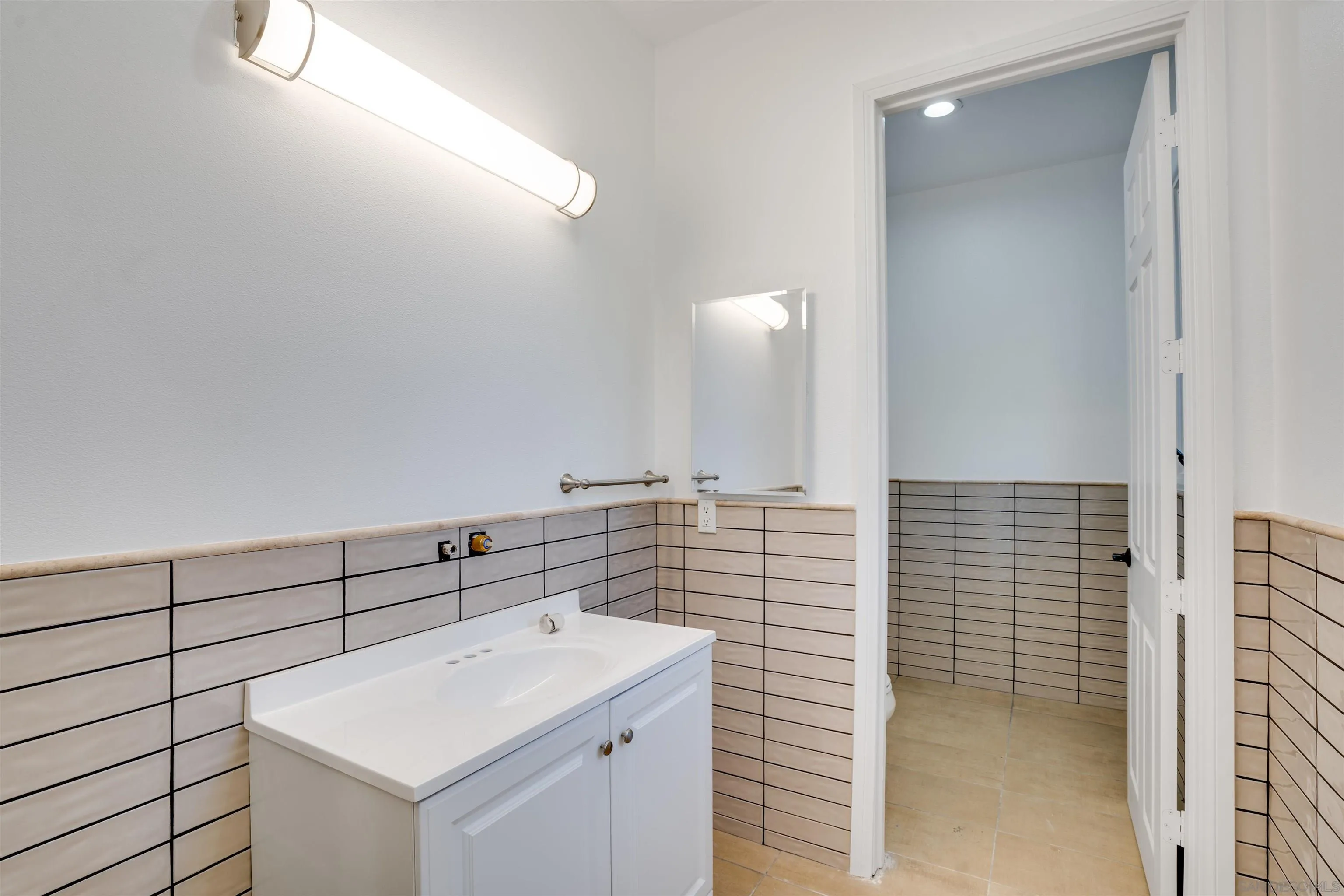 https://cdn.realtyfeed.com/cdn/127/250041748/c53f006fb978c9dd041a62f97c529abd.webp