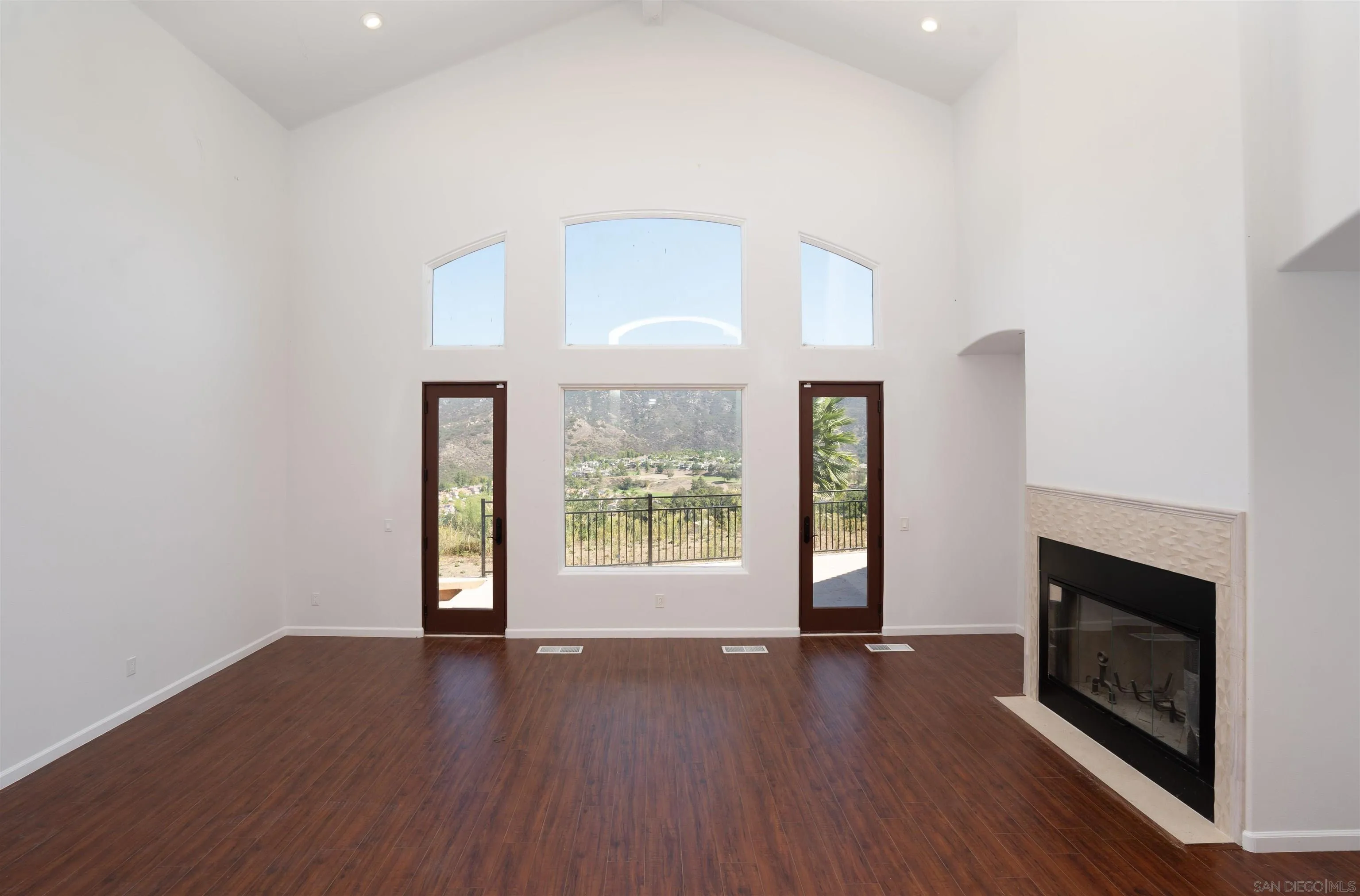 https://cdn.realtyfeed.com/cdn/127/250041748/cf7b593a4f9446bcec1f1b1a09a894c9.webp