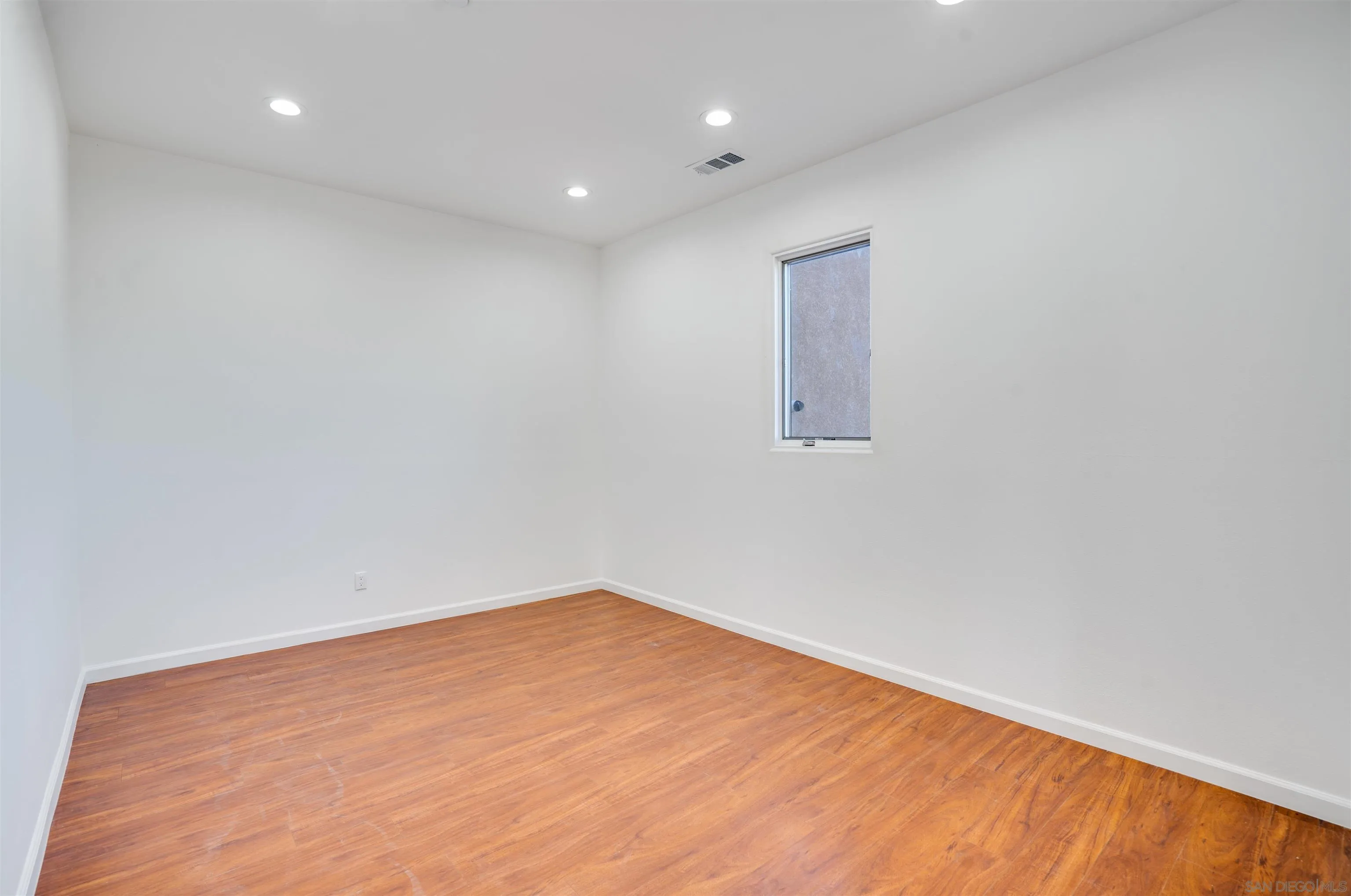 https://cdn.realtyfeed.com/cdn/127/250041748/f98ba009ad5125357f7157095e9c20cb.webp