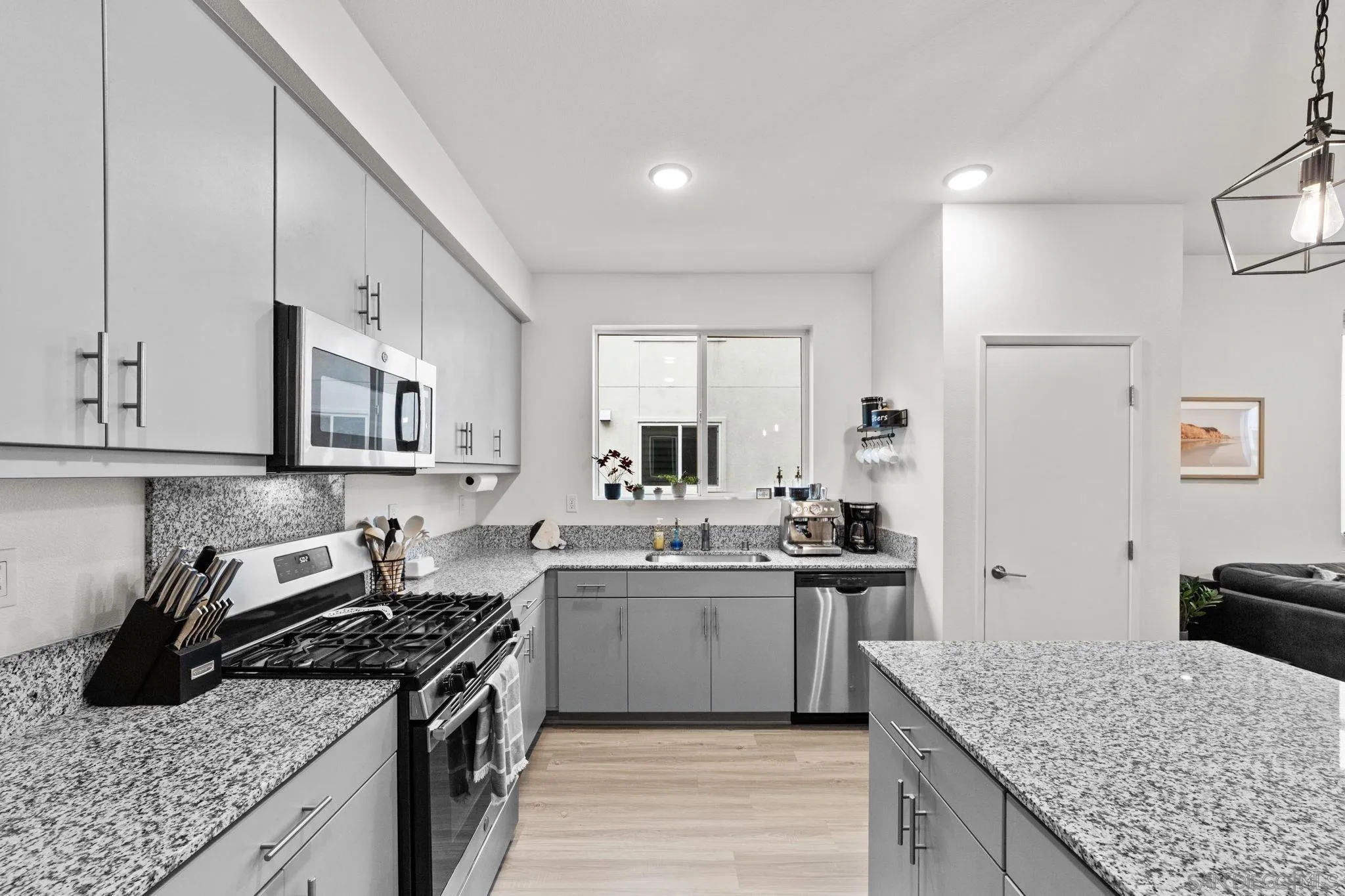 https://cdn.realtyfeed.com/cdn/127/250041750/ee0b73279510d9138f8c31bfd4e94959.webp