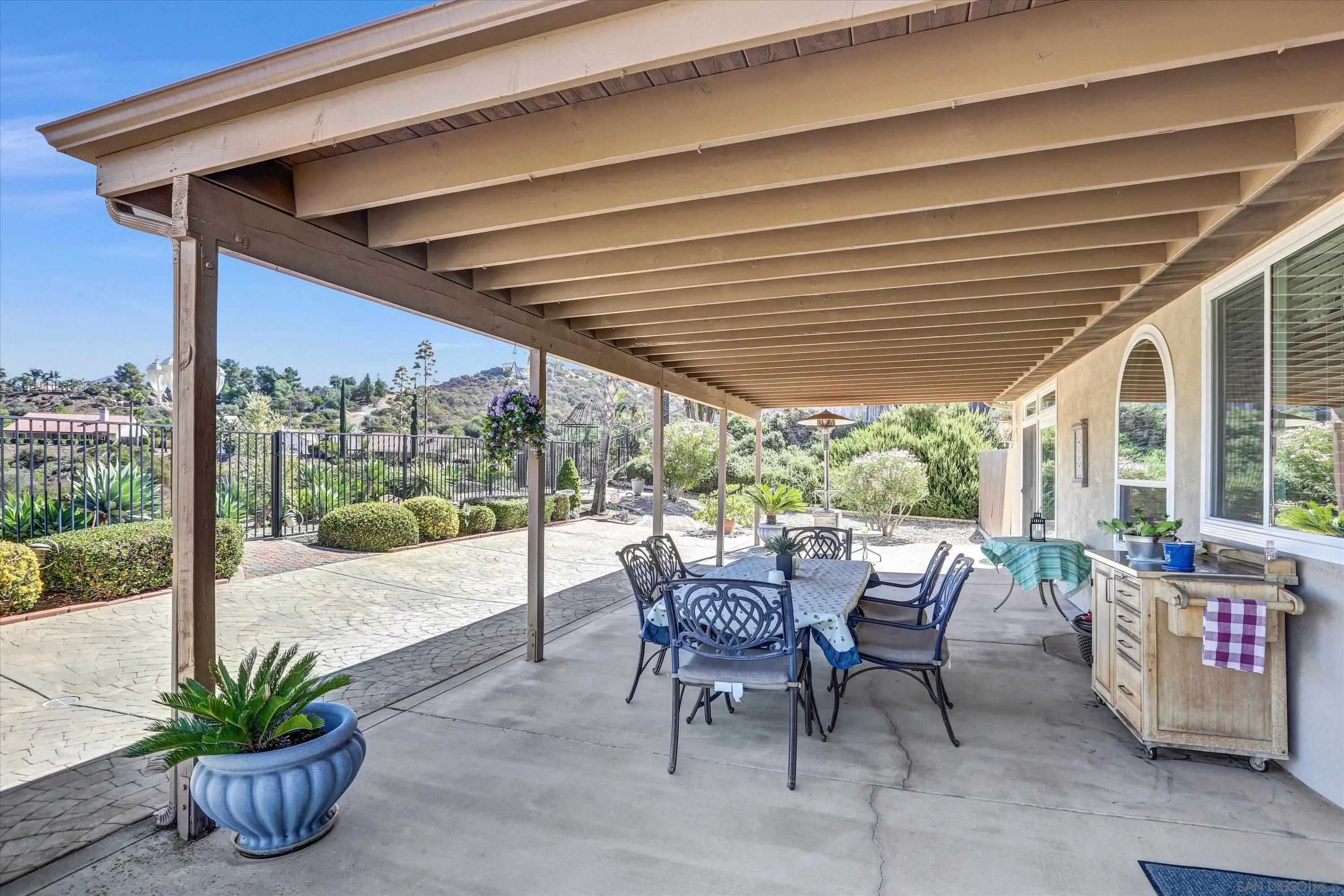 https://cdn.realtyfeed.com/cdn/127/250041757/dbf4978f7826117e0b43921f8e43d547.webp