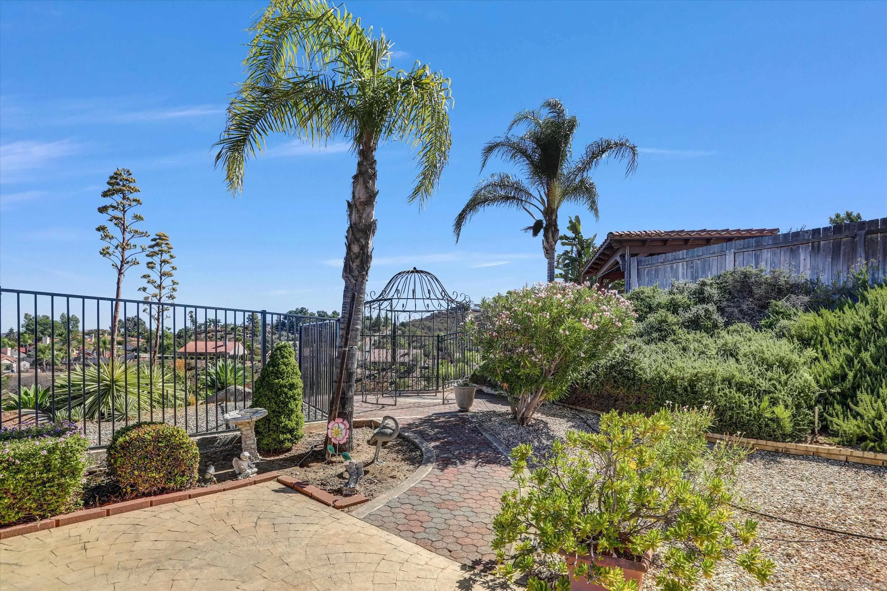 https://cdn.realtyfeed.com/cdn/127/250041757/e23b8261bdb838959a531fb98cfb3c32.webp