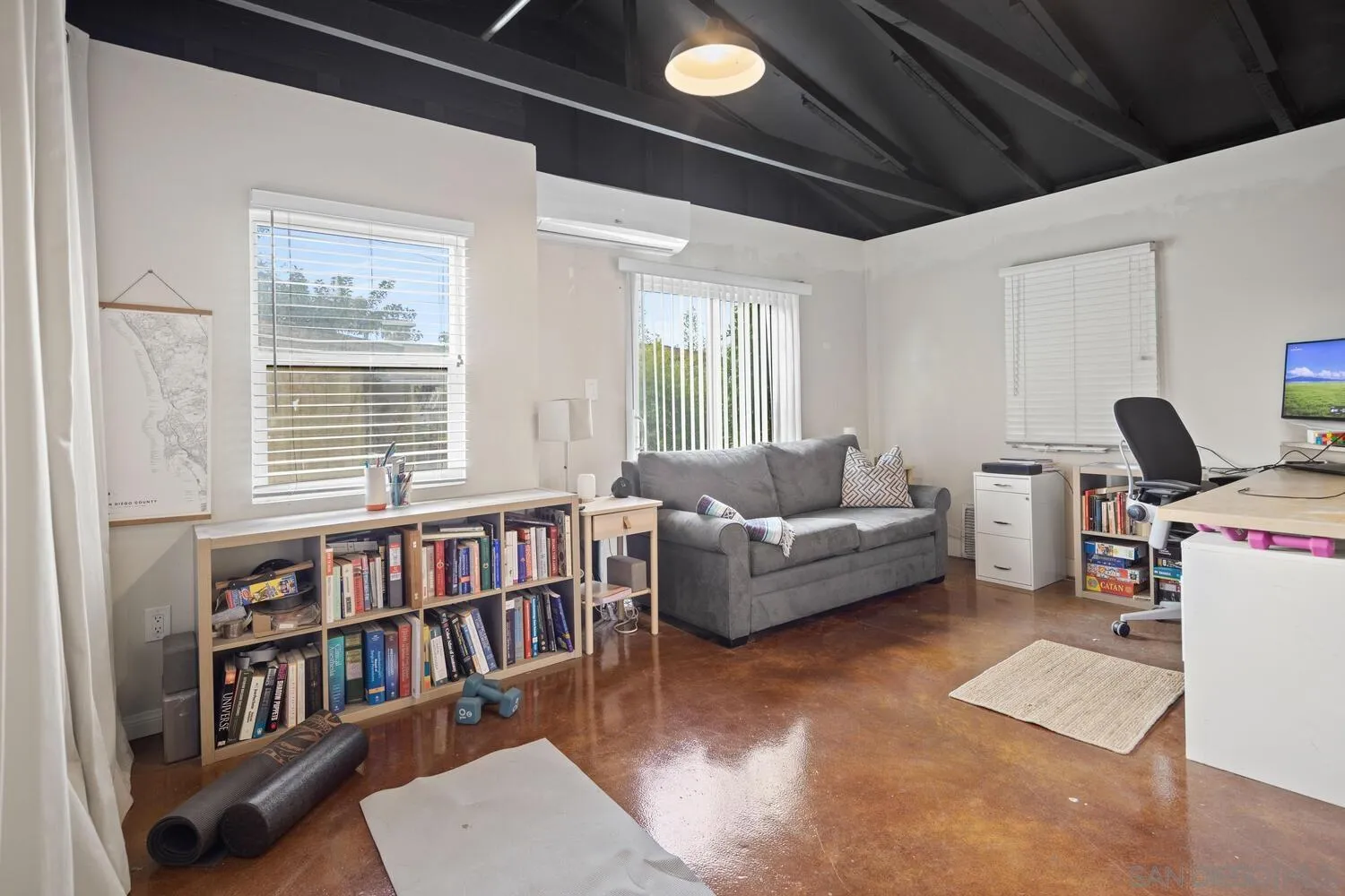 https://cdn.realtyfeed.com/cdn/127/250041767/da8a74f8eb8d7e6b4a2d94ab493c5dbc.webp