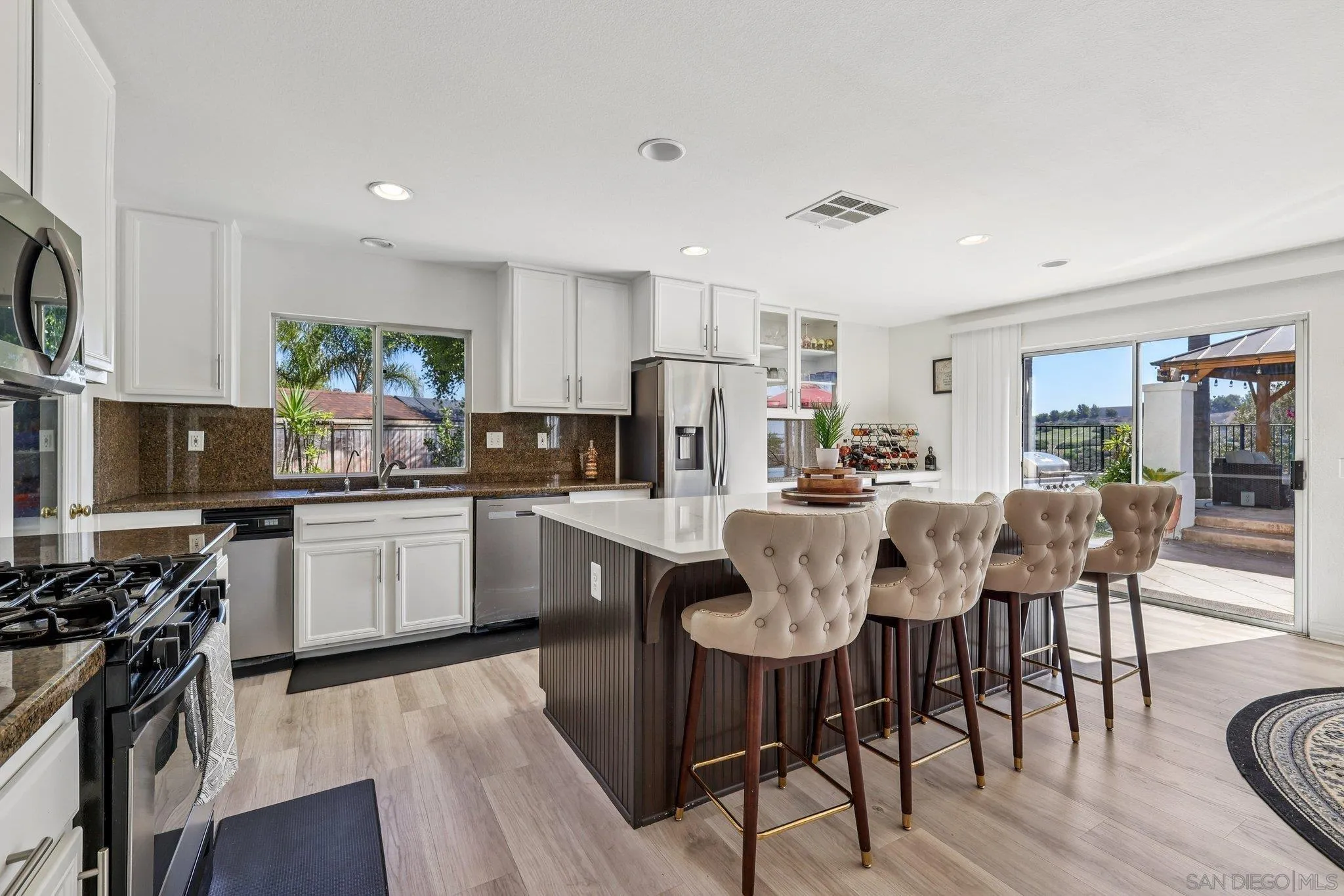 https://cdn.realtyfeed.com/cdn/127/250041768/070e82a56bf84fa31d6df788778f944a.webp