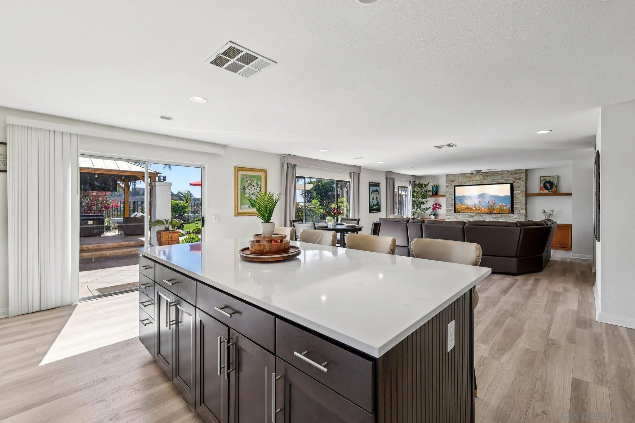 https://cdn.realtyfeed.com/cdn/127/250041768/0b690e98b8aefb637735e00979354f15.webp