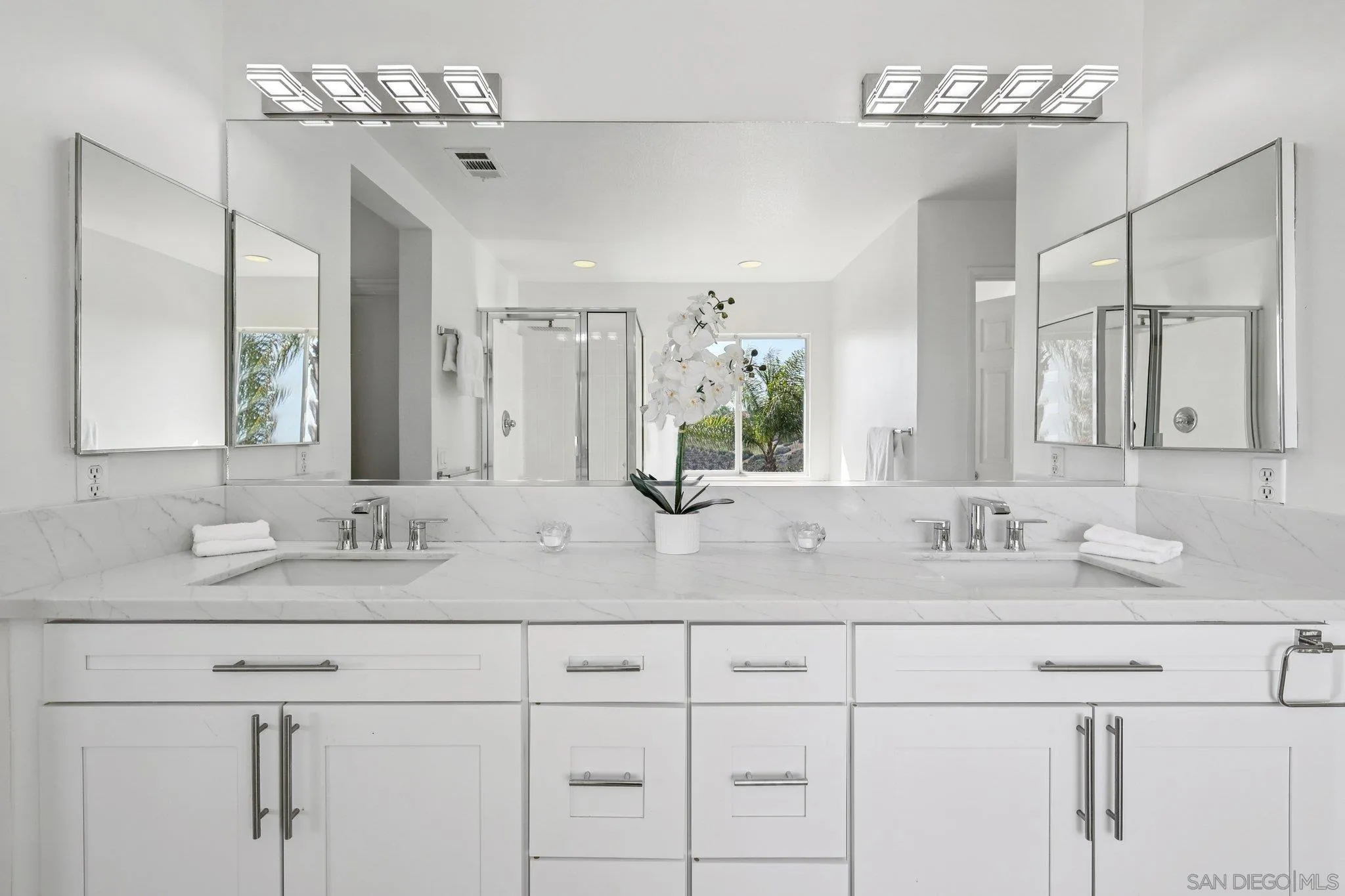 https://cdn.realtyfeed.com/cdn/127/250041768/668ffdd66e4f7f12b6e840742c4c8491.webp