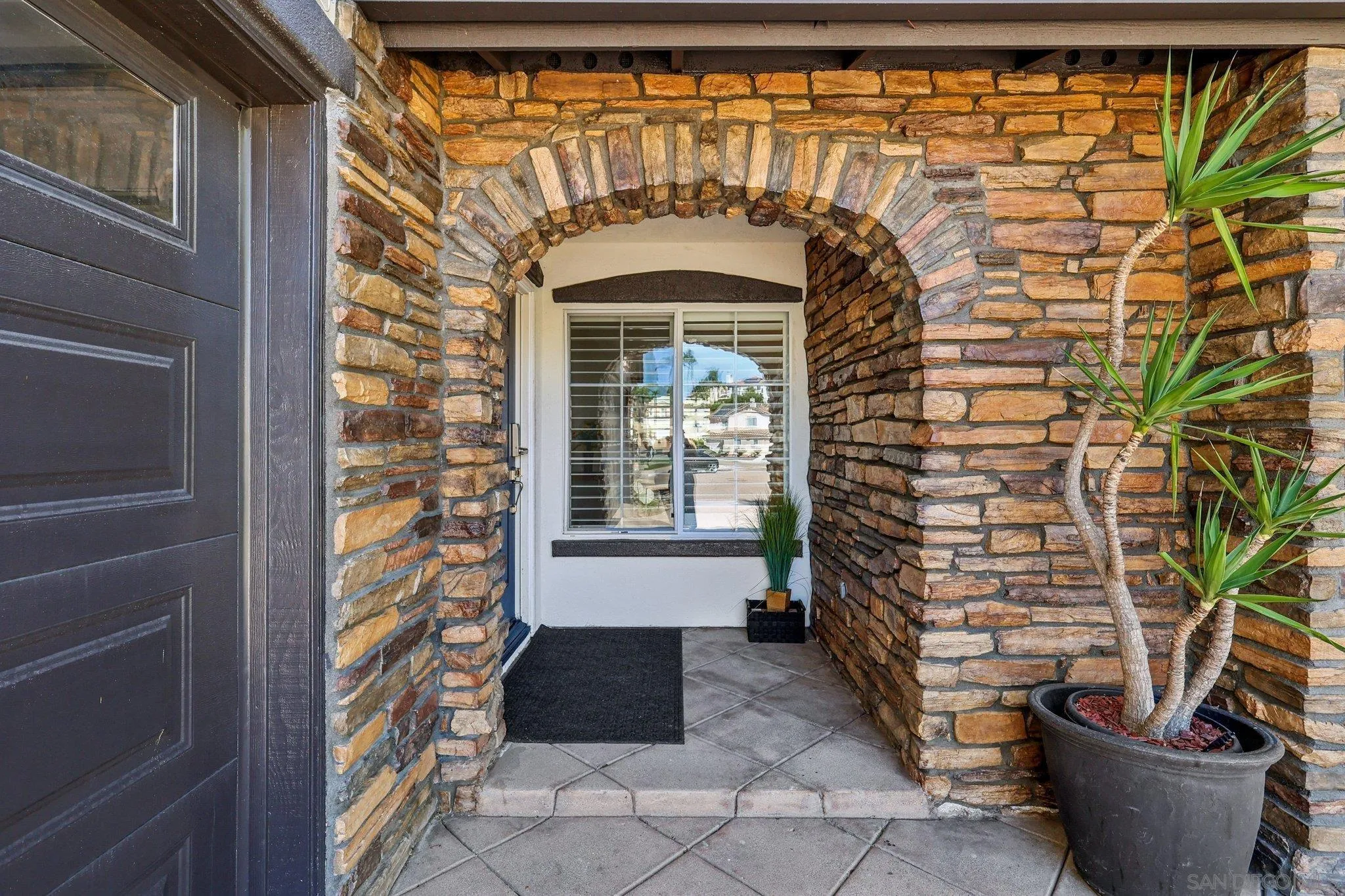 https://cdn.realtyfeed.com/cdn/127/250041768/99cb8be0a711a3fee385613b17848d5d.webp
