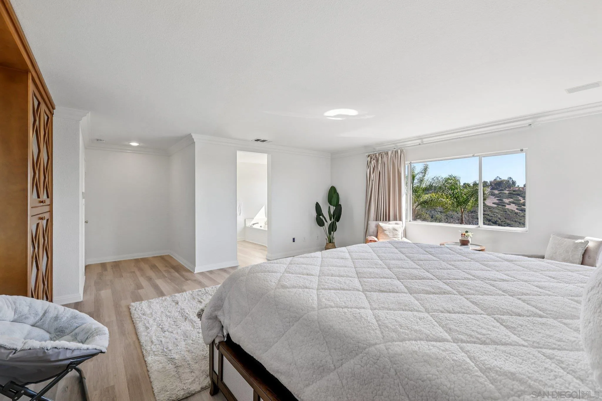 https://cdn.realtyfeed.com/cdn/127/250041768/a82e2d1c60e66bae436c33d5396c932d.webp