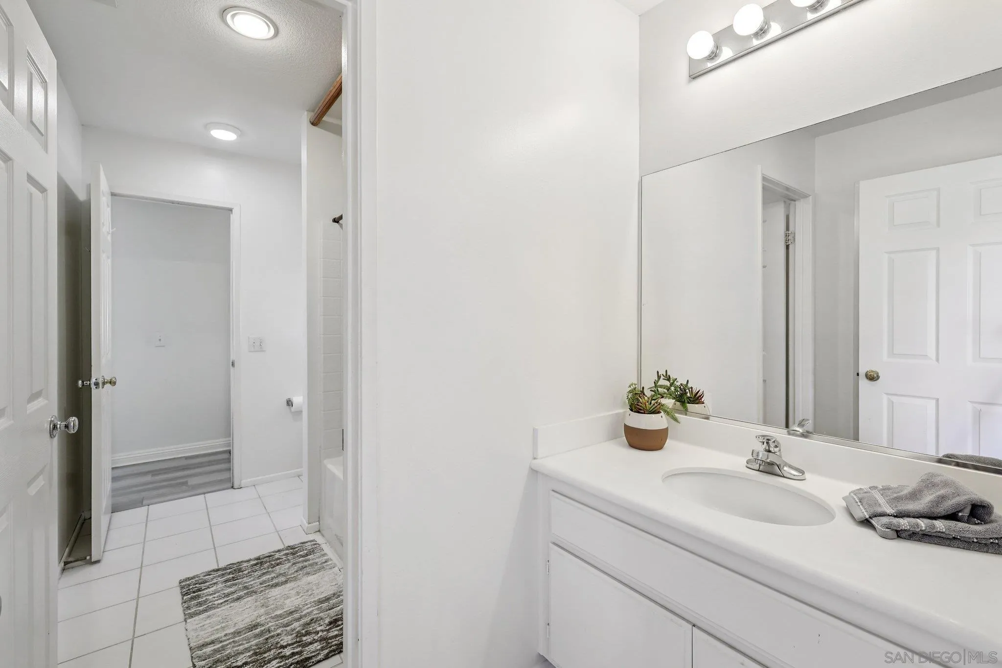 https://cdn.realtyfeed.com/cdn/127/250041768/d2c26e735da339c7a95de56f0c387567.webp