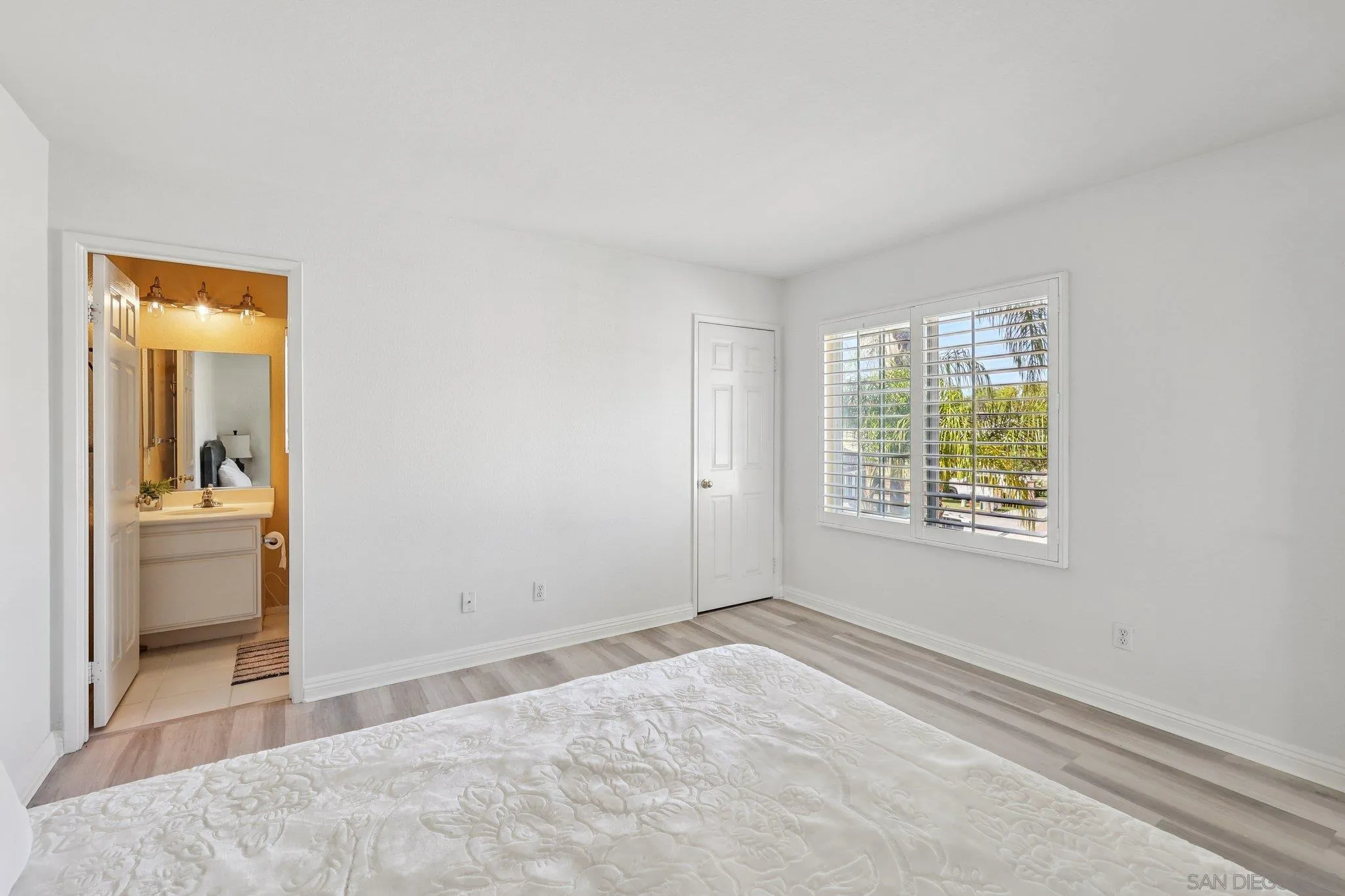 https://cdn.realtyfeed.com/cdn/127/250041768/f7bce4be636bce8fa3b6de08341b6056.webp