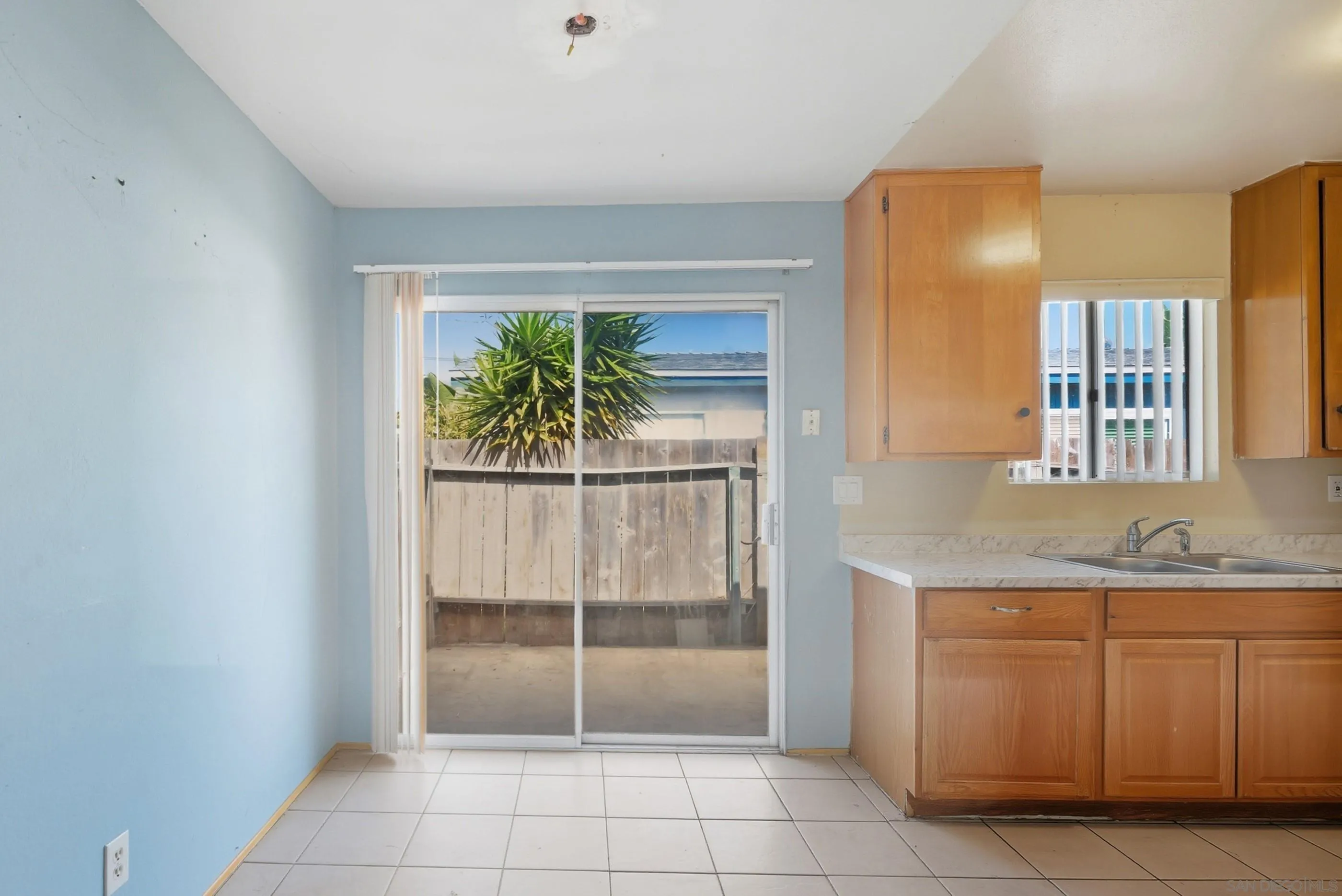 https://cdn.realtyfeed.com/cdn/127/250041793/b762227f88a24f094fd2ffa39de22652.webp