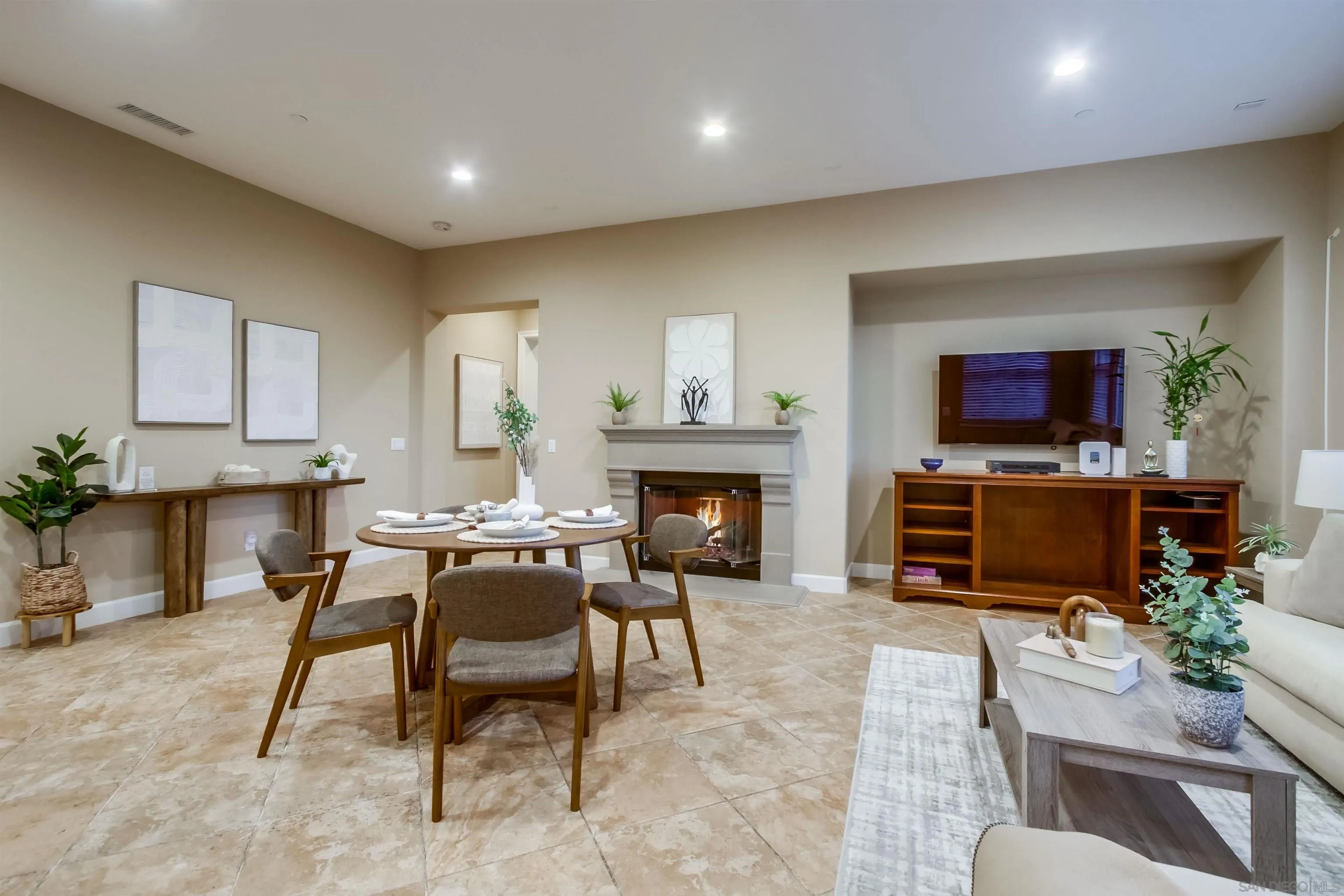 https://cdn.realtyfeed.com/cdn/127/250041795/2a1c82eff711a01bc83c5c0d9ec303a6.webp