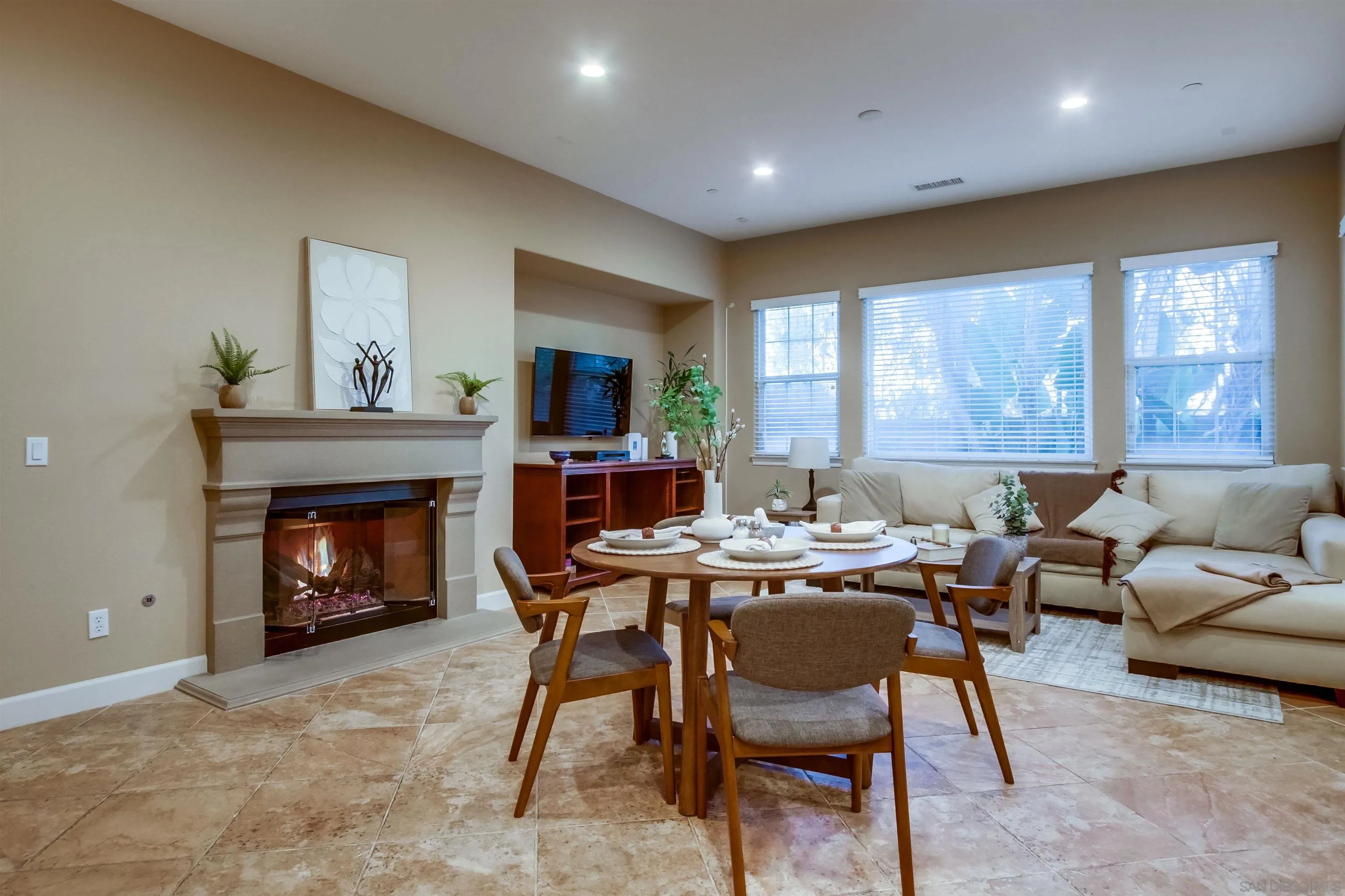 https://cdn.realtyfeed.com/cdn/127/250041795/6dc866c5d16d2b571c63638a54c632ab.webp