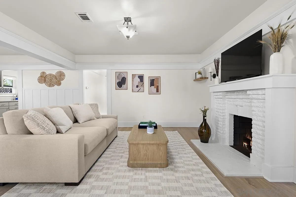 https://cdn.realtyfeed.com/cdn/127/250041799/c8ece1a7a02a34c62ad5f987969fa62f.webp