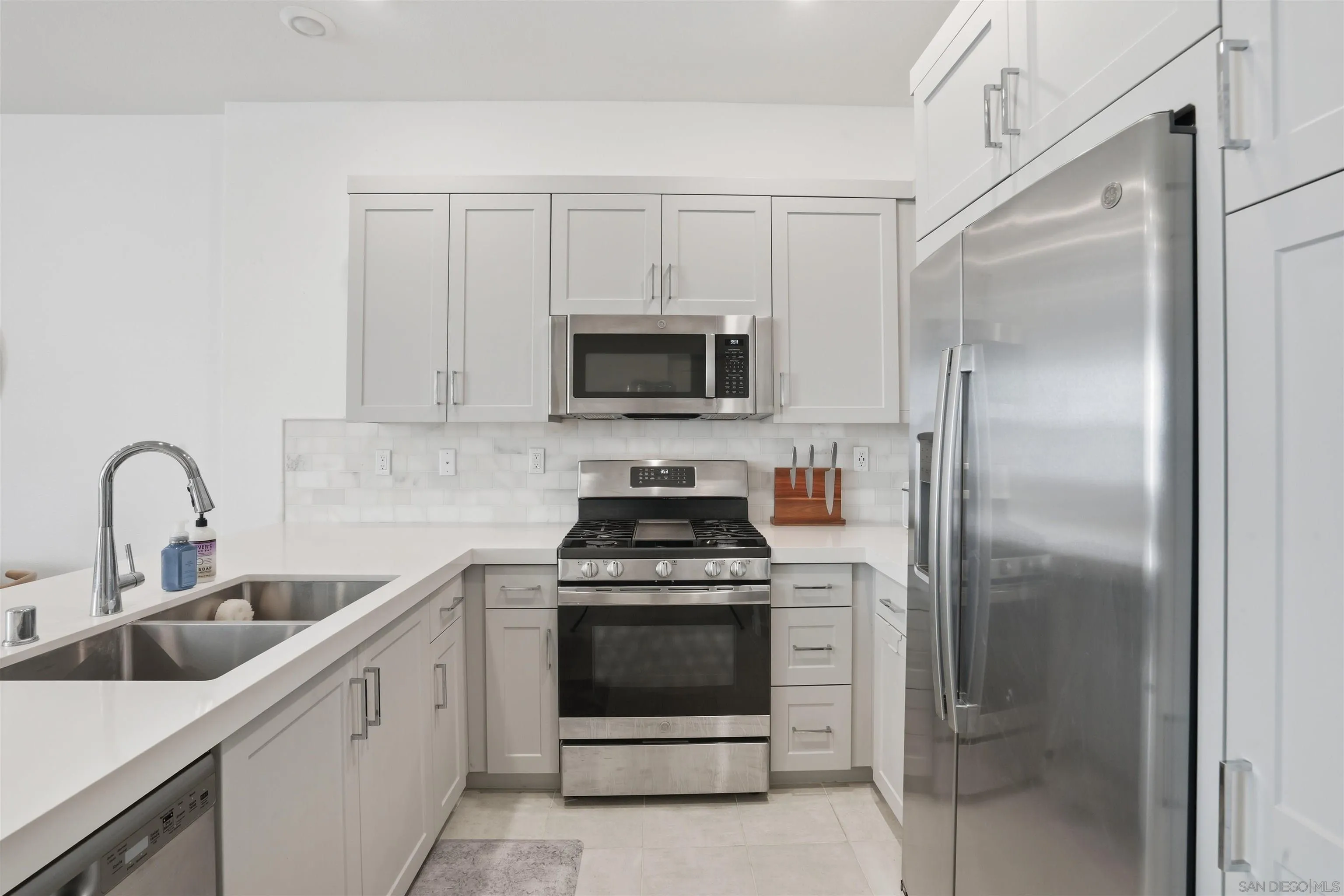 https://cdn.realtyfeed.com/cdn/127/250041802/86a16b443598742822858d20ab6fc1a6.webp