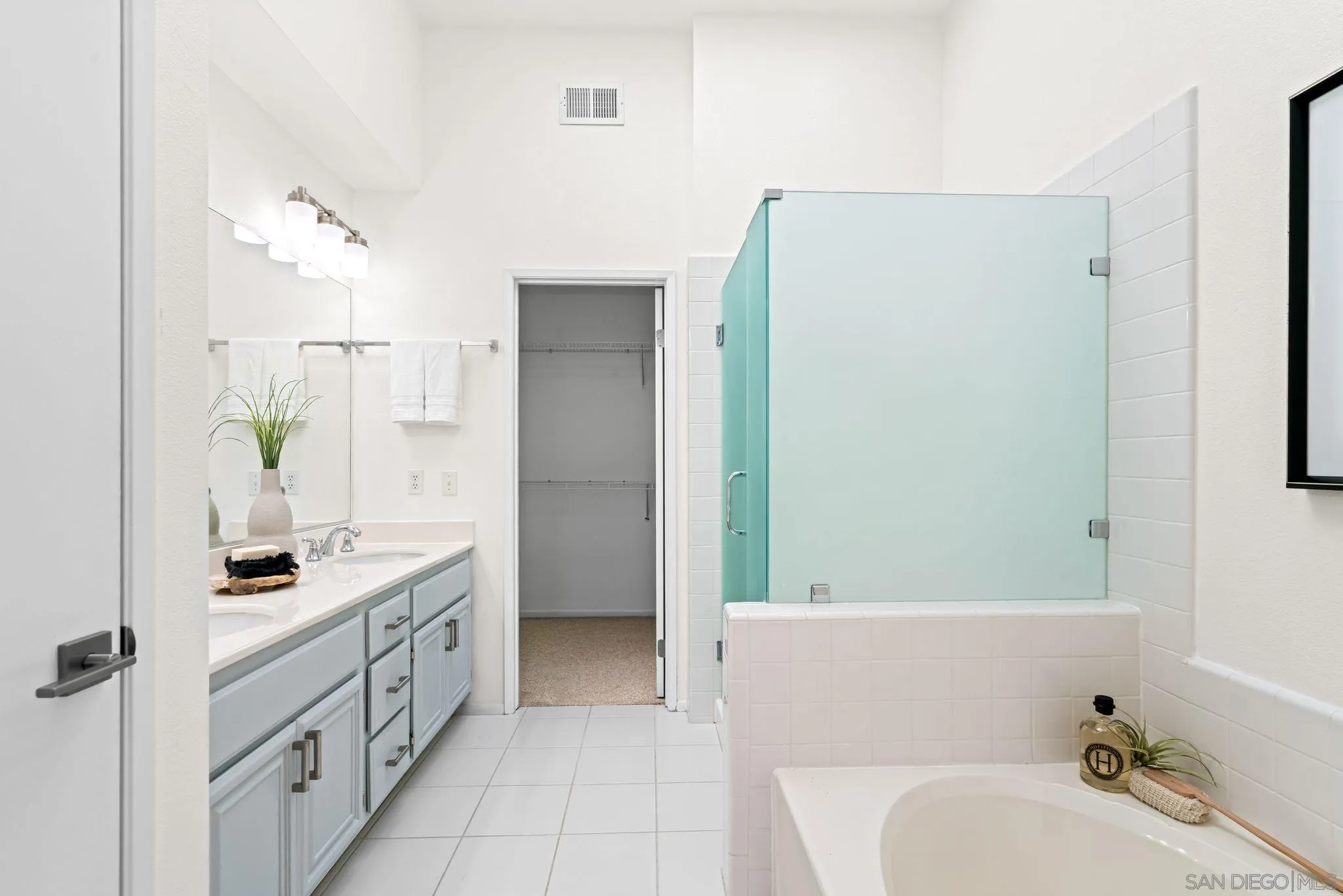 https://cdn.realtyfeed.com/cdn/127/250041808/16e29c87bd6f99d8d086e83a3e6eaa5e.webp