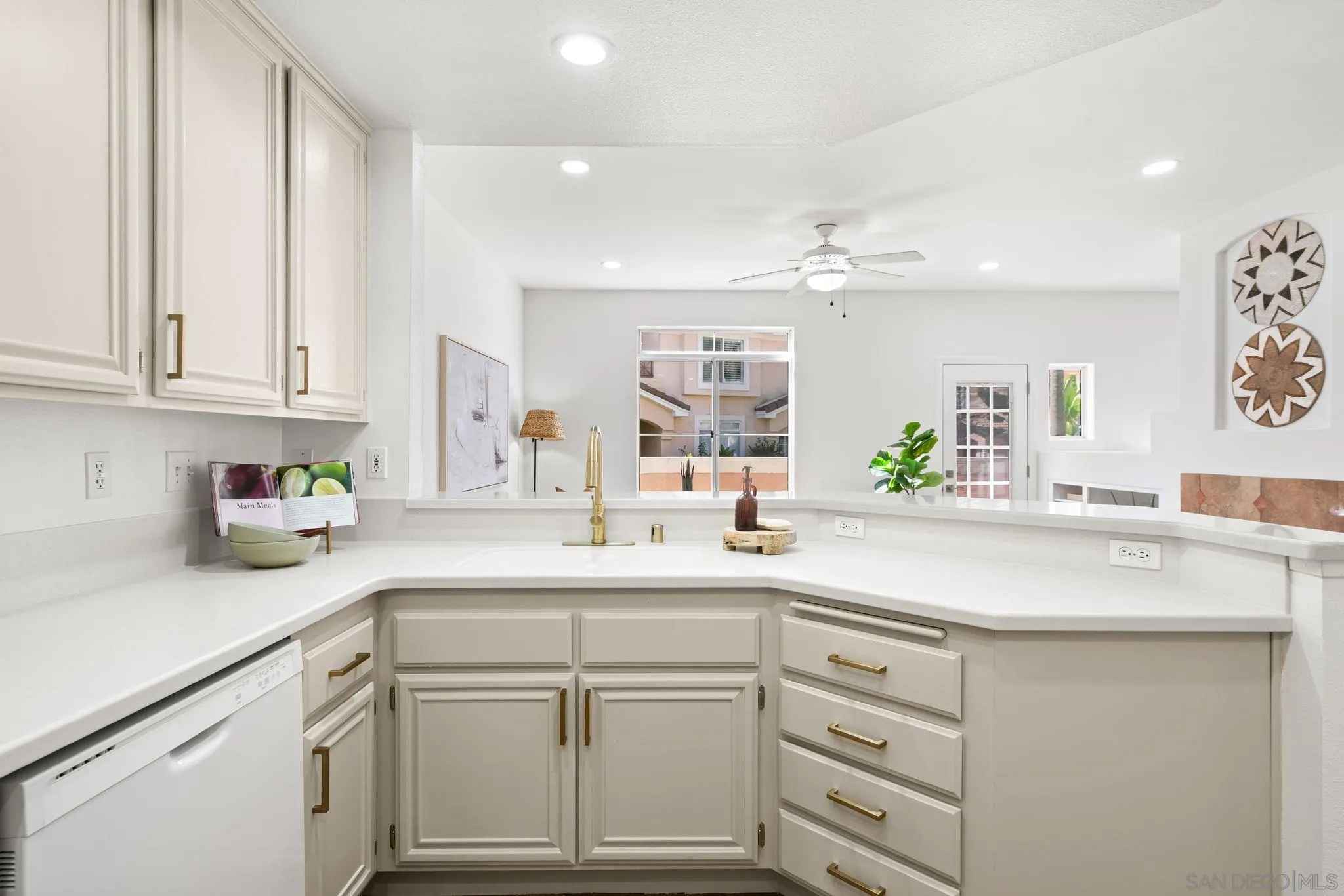 https://cdn.realtyfeed.com/cdn/127/250041808/3c0c982821846a9c8e3267edd5c63f2d.webp