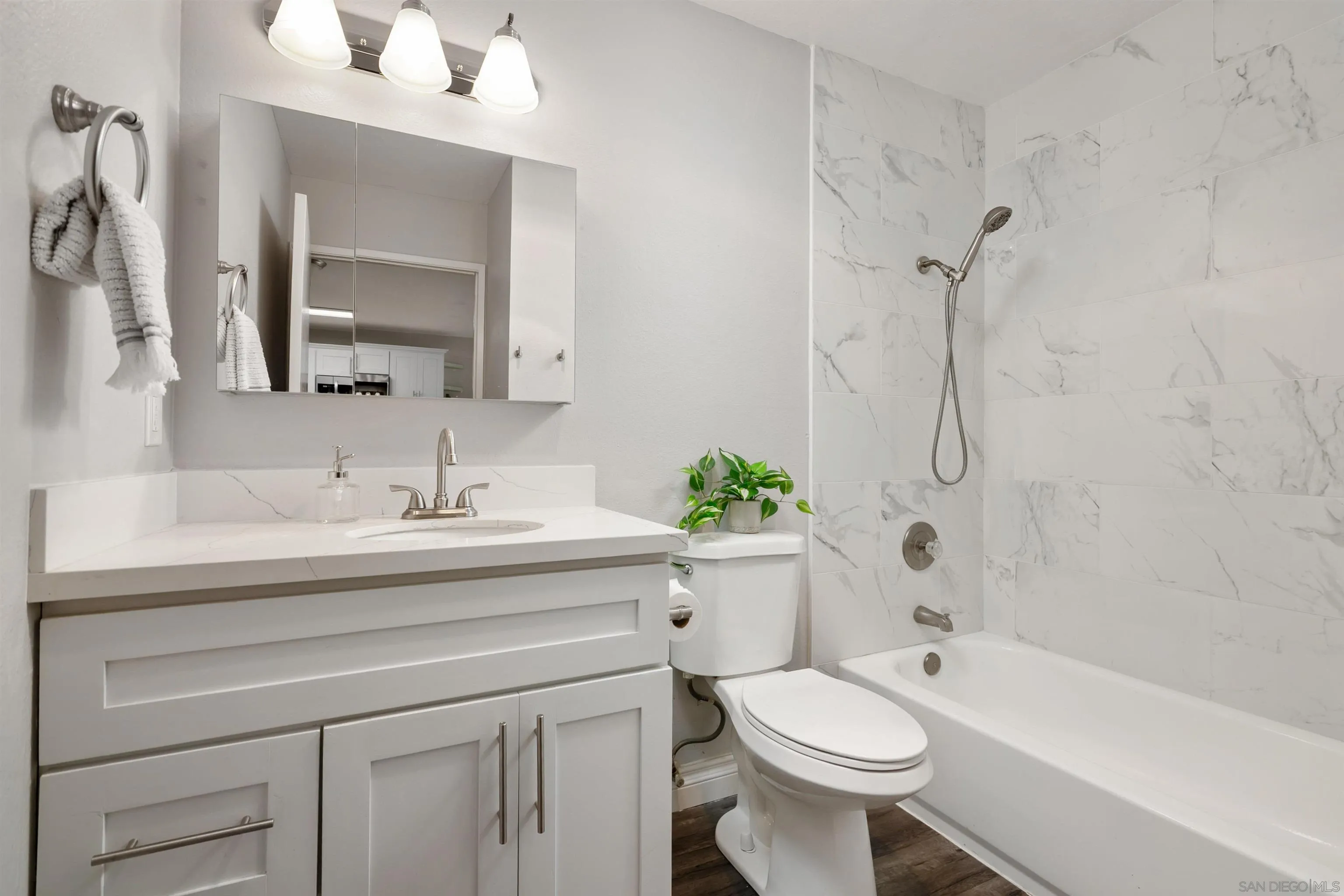 https://cdn.realtyfeed.com/cdn/127/250041811/0cc645b4efcf348efc9ec3e3eca924d0.webp