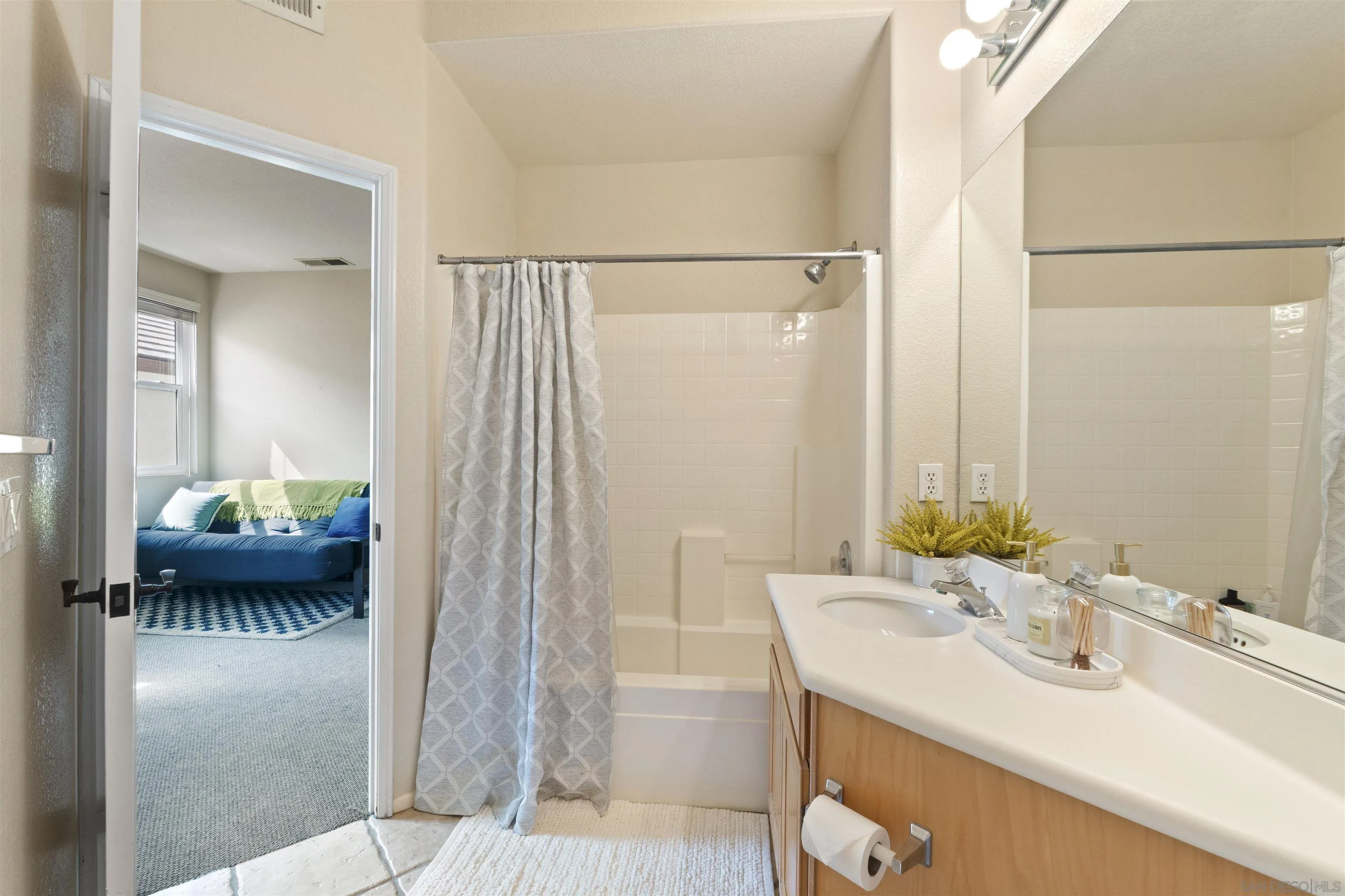 https://cdn.realtyfeed.com/cdn/127/250041812/153e7eaf4dfb2daee4b864cd0978f55f.webp