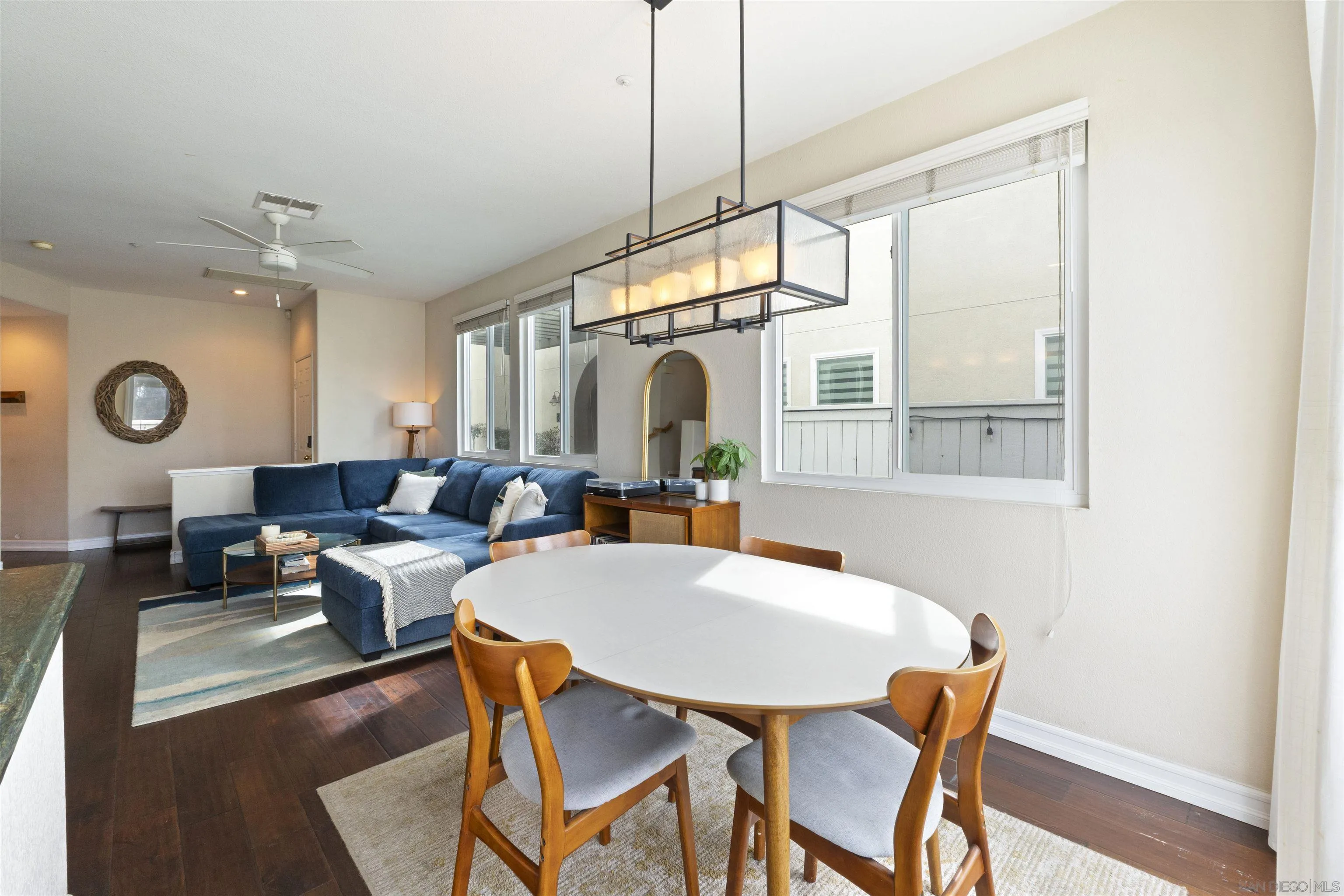https://cdn.realtyfeed.com/cdn/127/250041812/c37a0cb6cefeb5a3a326e69eff7af98e.webp