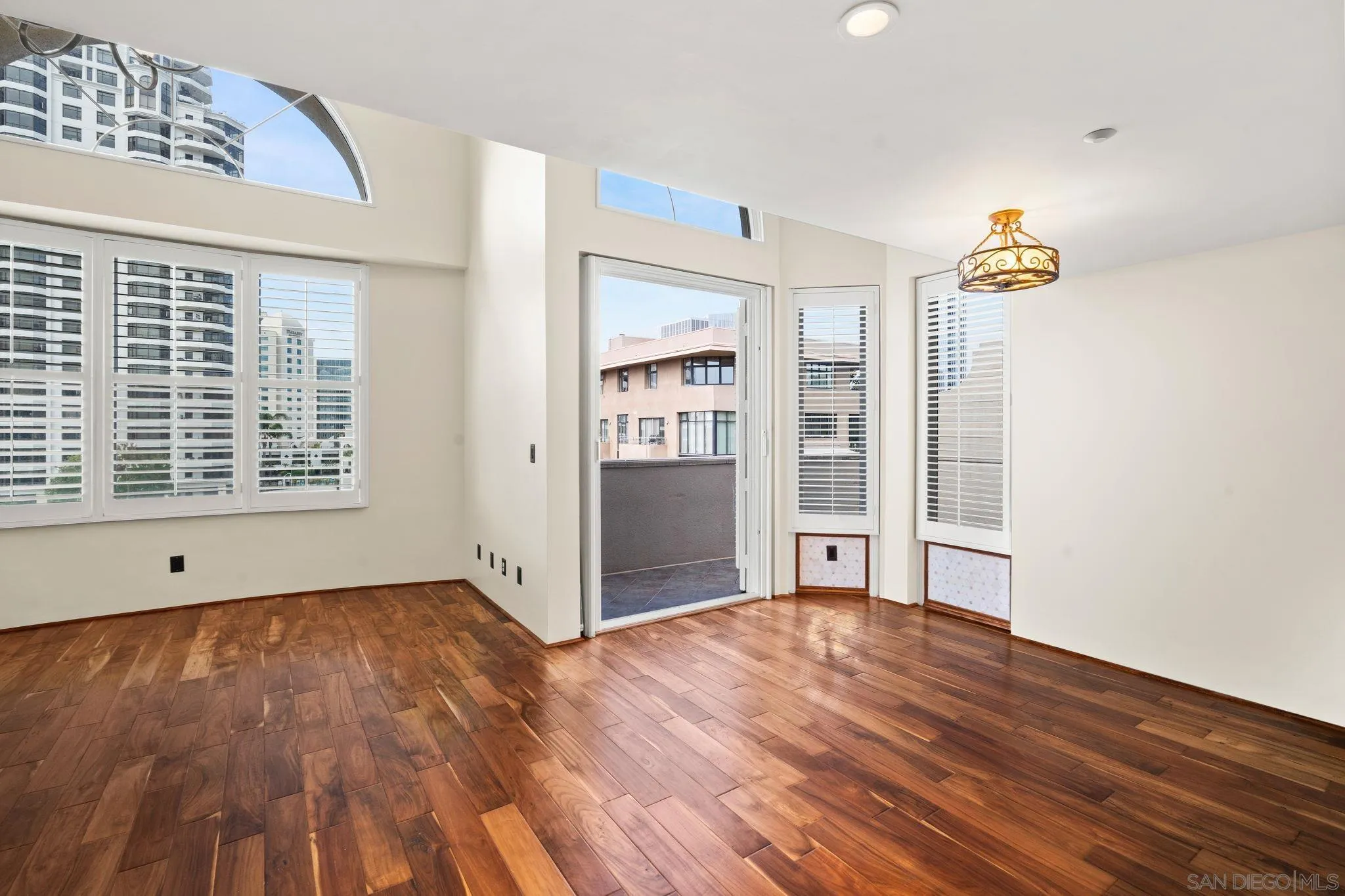 https://cdn.realtyfeed.com/cdn/127/250041813/1f7ad921b54fd121991aa046ad2baaa9.webp