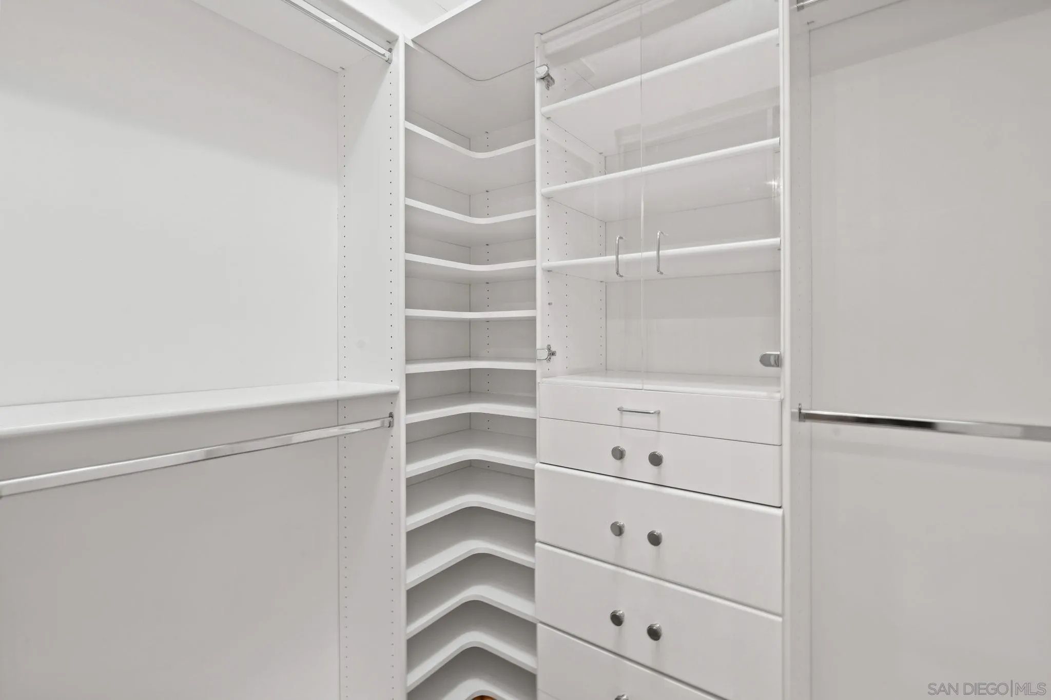 https://cdn.realtyfeed.com/cdn/127/250041813/9a8531118a73623cffd02a635b76b486.webp