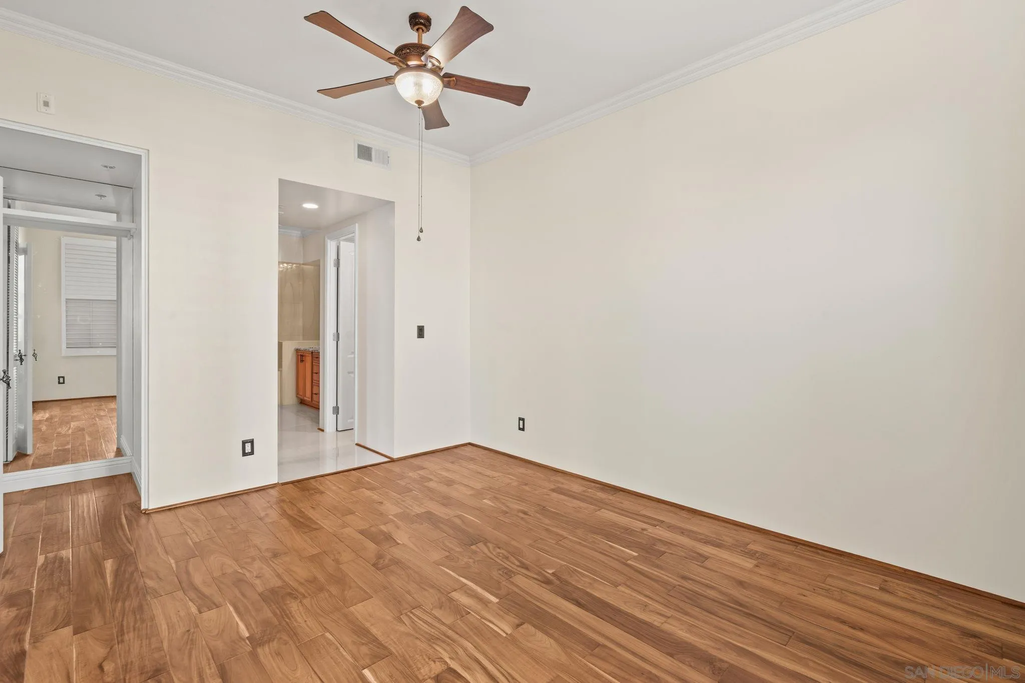 https://cdn.realtyfeed.com/cdn/127/250041813/ca6419e0504cfd4b2695fe2dafd939b0.webp