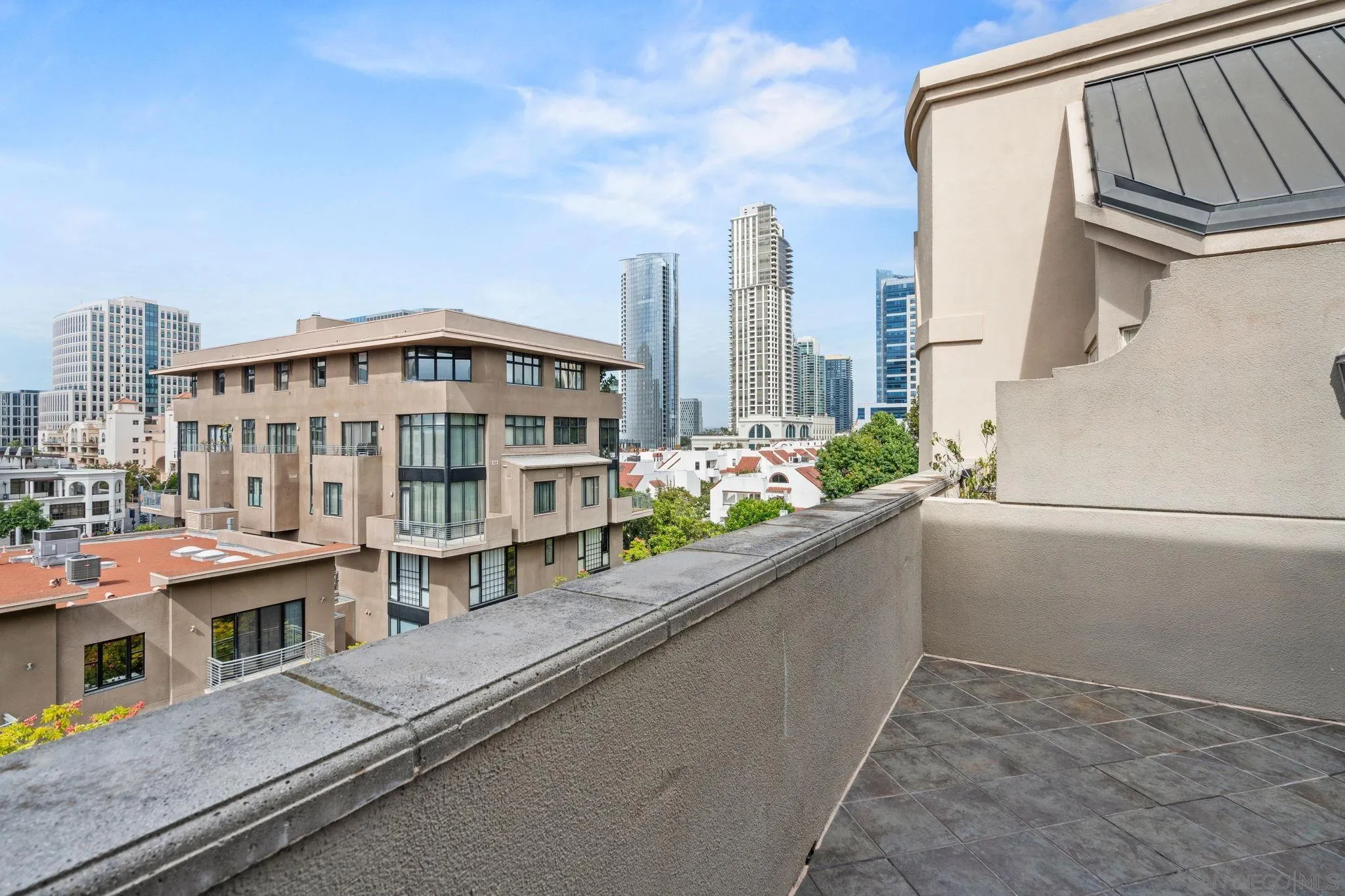 https://cdn.realtyfeed.com/cdn/127/250041813/cb2fada53840a5e5985b23c56dbf7c55.webp