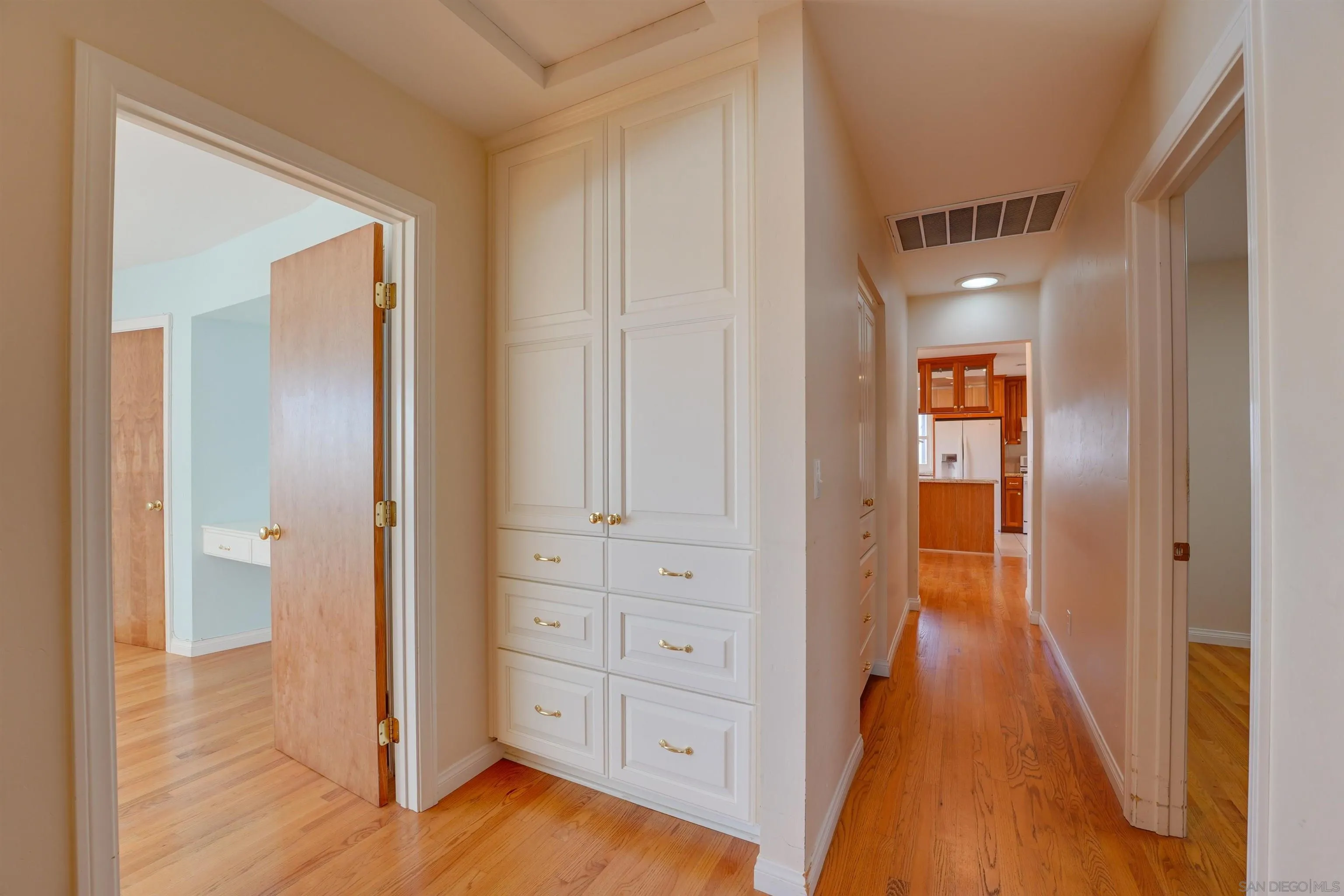 https://cdn.realtyfeed.com/cdn/127/250041819/04ec579ab4271ad0c796f9bbe8d1907d.webp