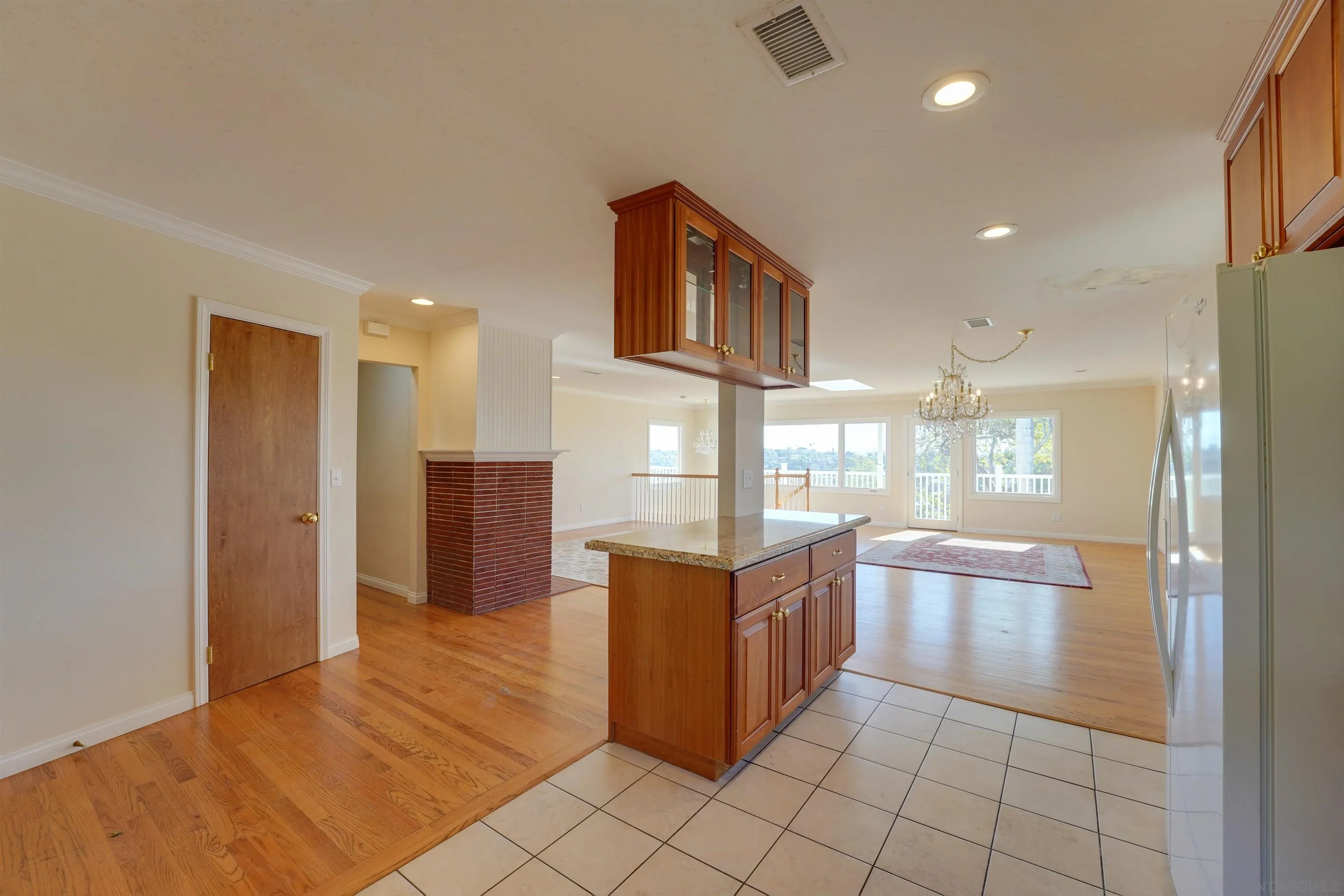 https://cdn.realtyfeed.com/cdn/127/250041819/2c6f6476da0a00e7f38f78fc26ea1ea6.webp