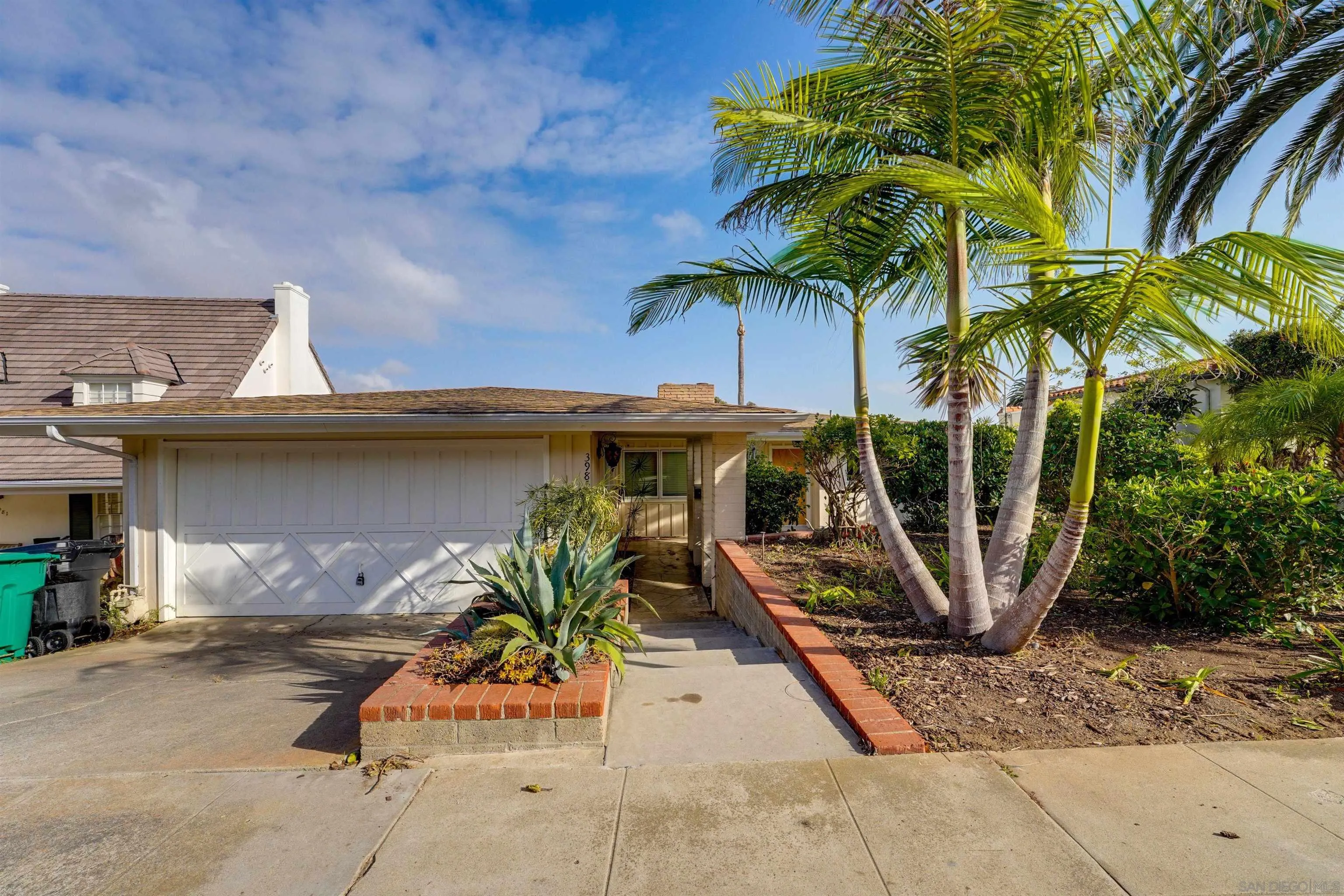 https://cdn.realtyfeed.com/cdn/127/250041819/9bcd80f18fffebc85fb79c0e820dddbc.webp