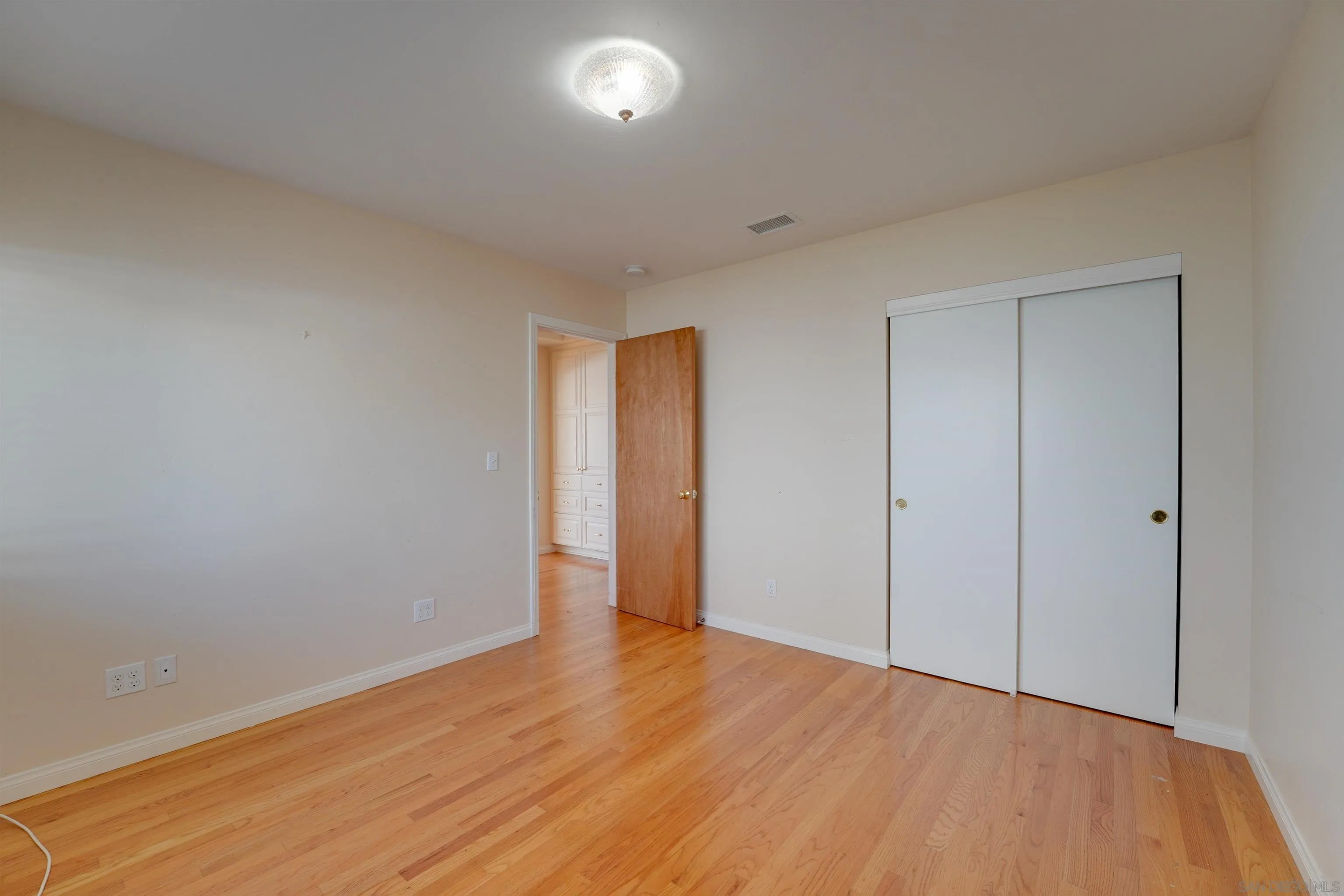 https://cdn.realtyfeed.com/cdn/127/250041819/ab0135eb610d4700f9659e37ef09172b.webp
