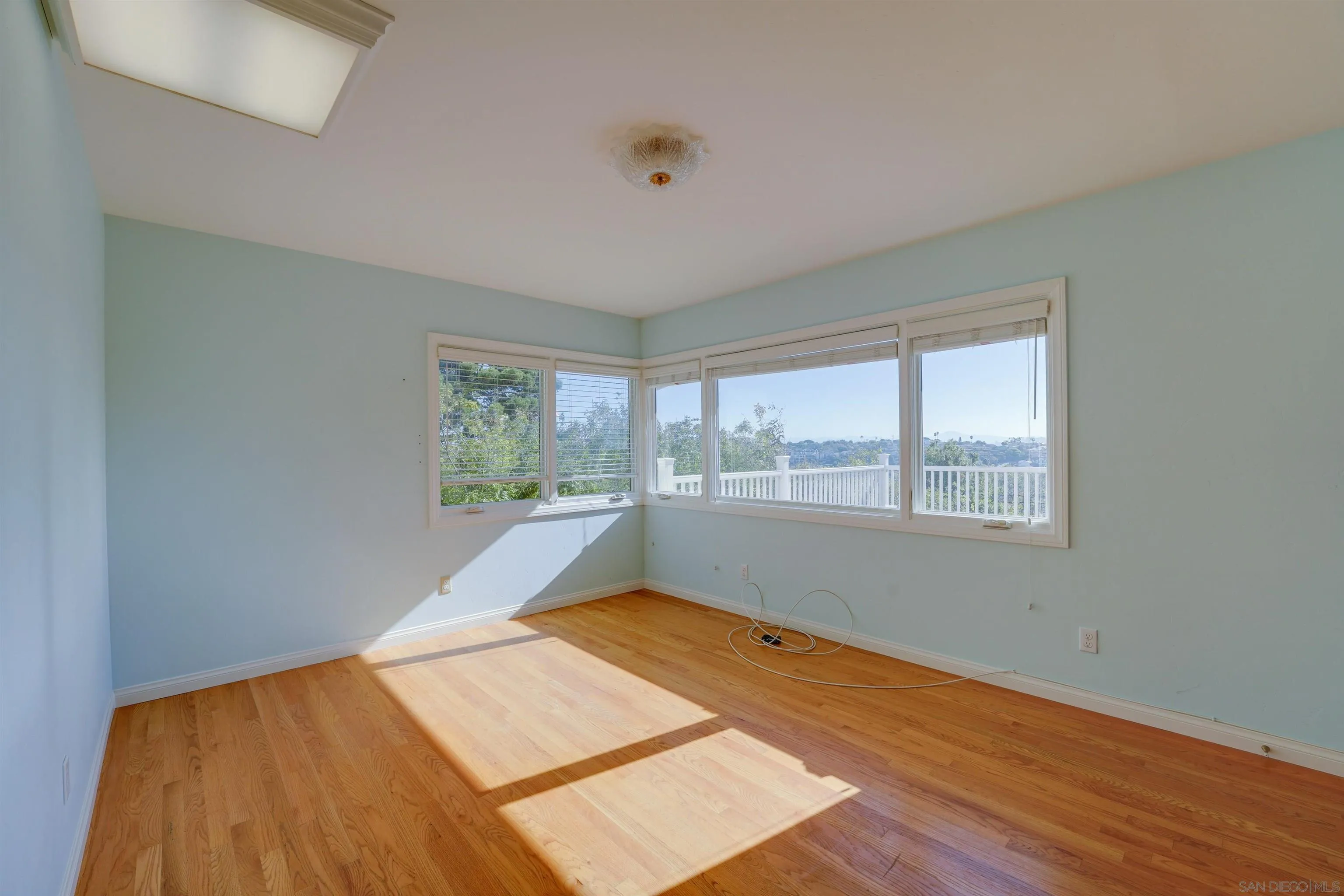 https://cdn.realtyfeed.com/cdn/127/250041819/dd61c9bf98f1a3b8d5116cf6a63d1a75.webp