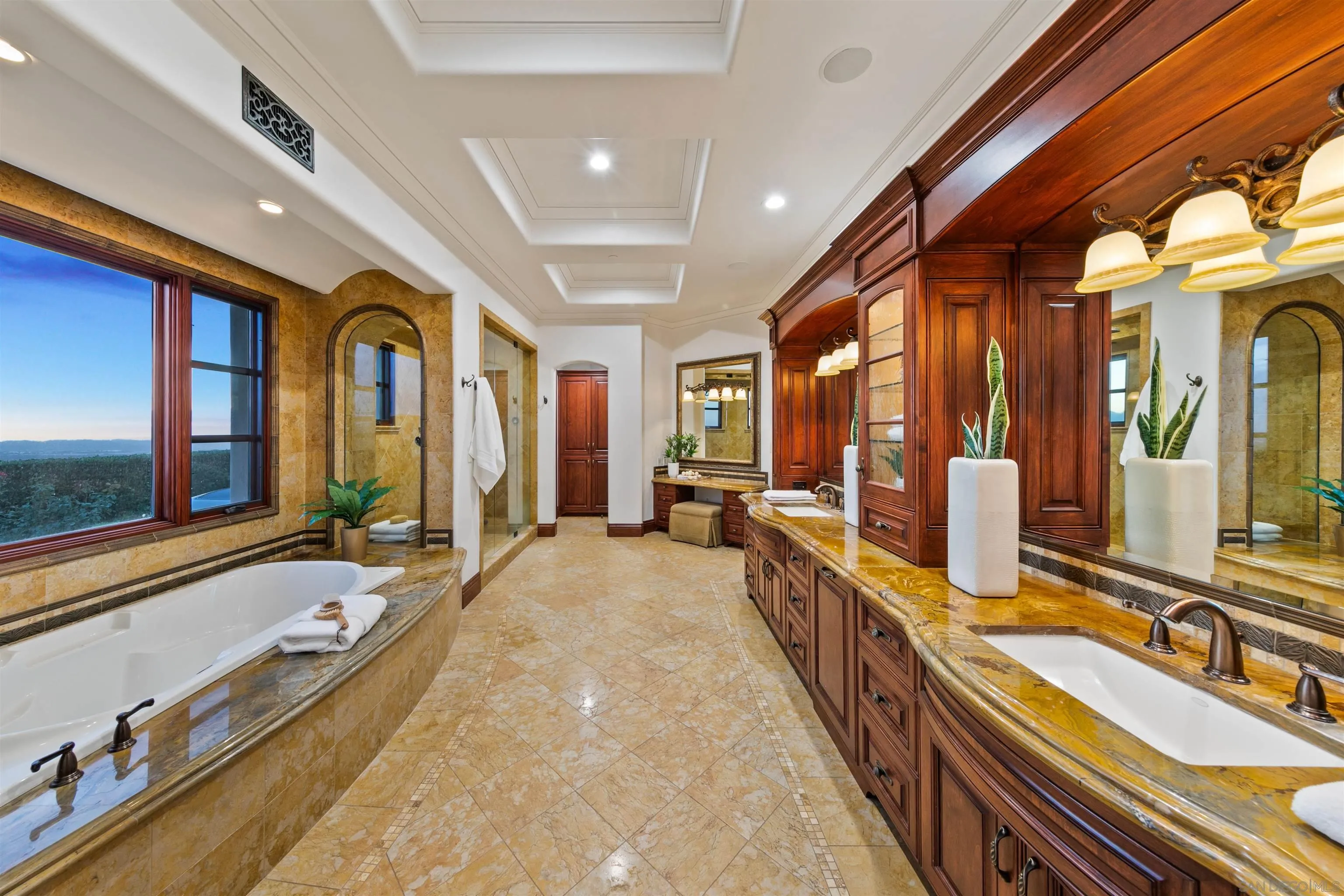 https://cdn.realtyfeed.com/cdn/127/250041821/3e430134a2165c899bbd04481e6f268c.webp