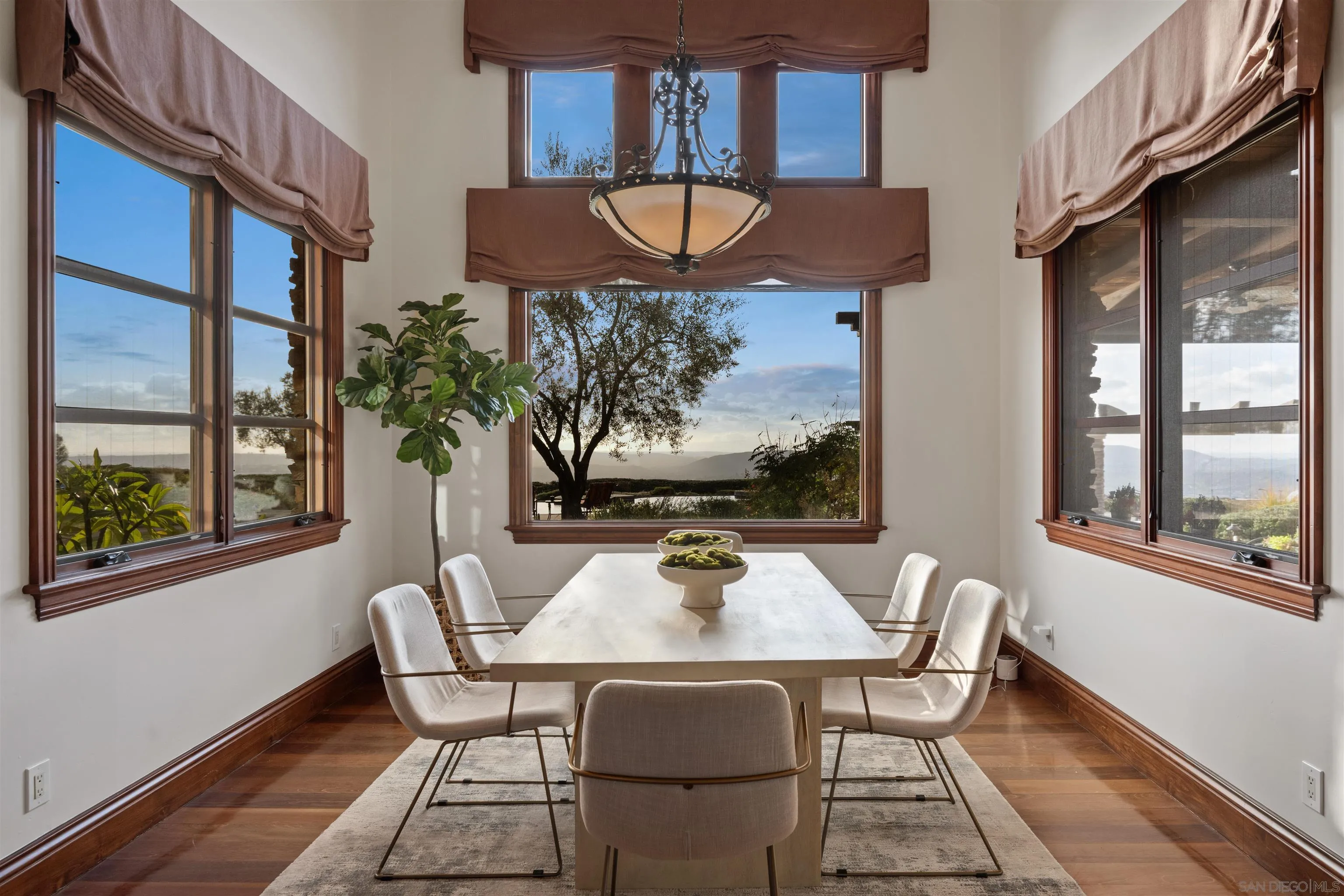 https://cdn.realtyfeed.com/cdn/127/250041821/7d81f33698c5dc44794a6cc1bb7fa40a.webp