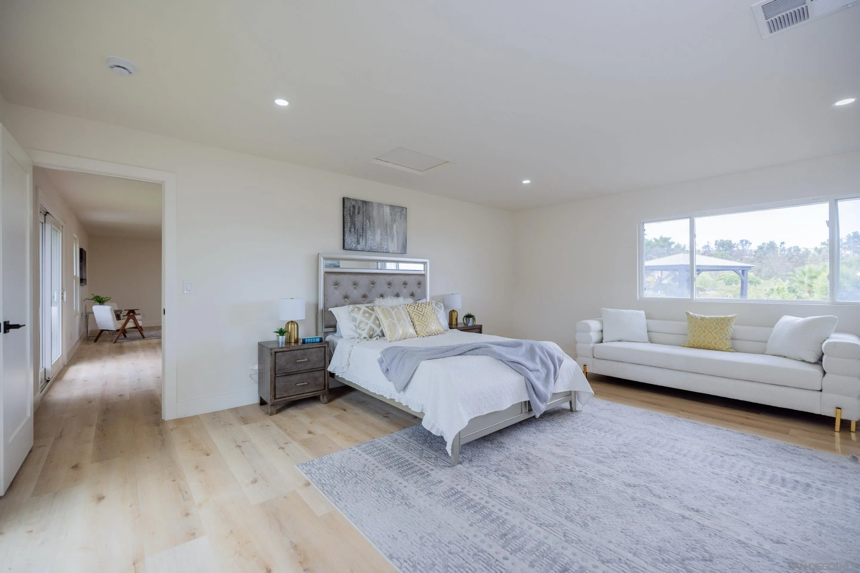 https://cdn.realtyfeed.com/cdn/127/250041822/38693dfd7c3caa7c24cd2a7e01280bb9.webp