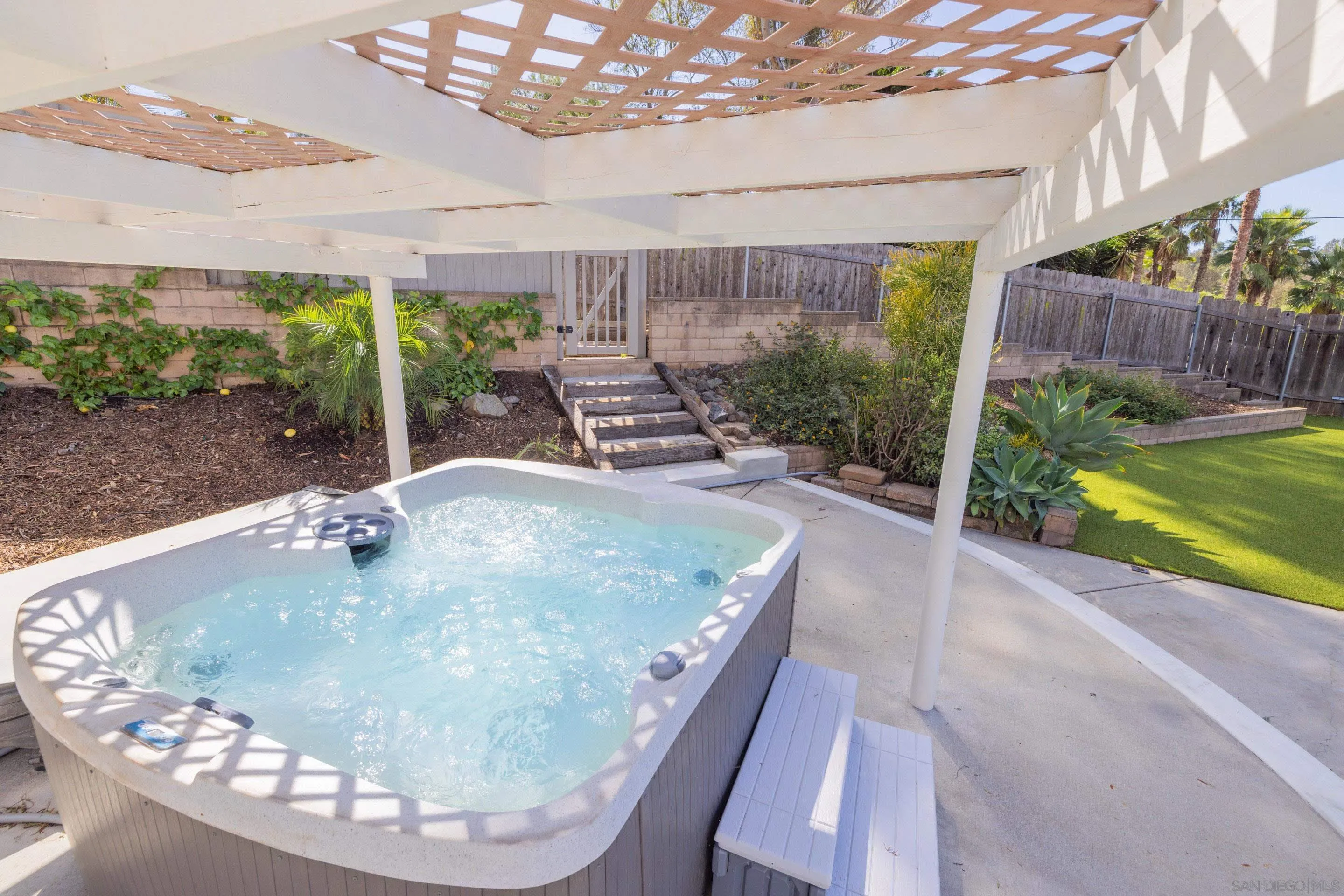 https://cdn.realtyfeed.com/cdn/127/250041822/89bdba4d893c7d4f08c1a068e53671b1.webp