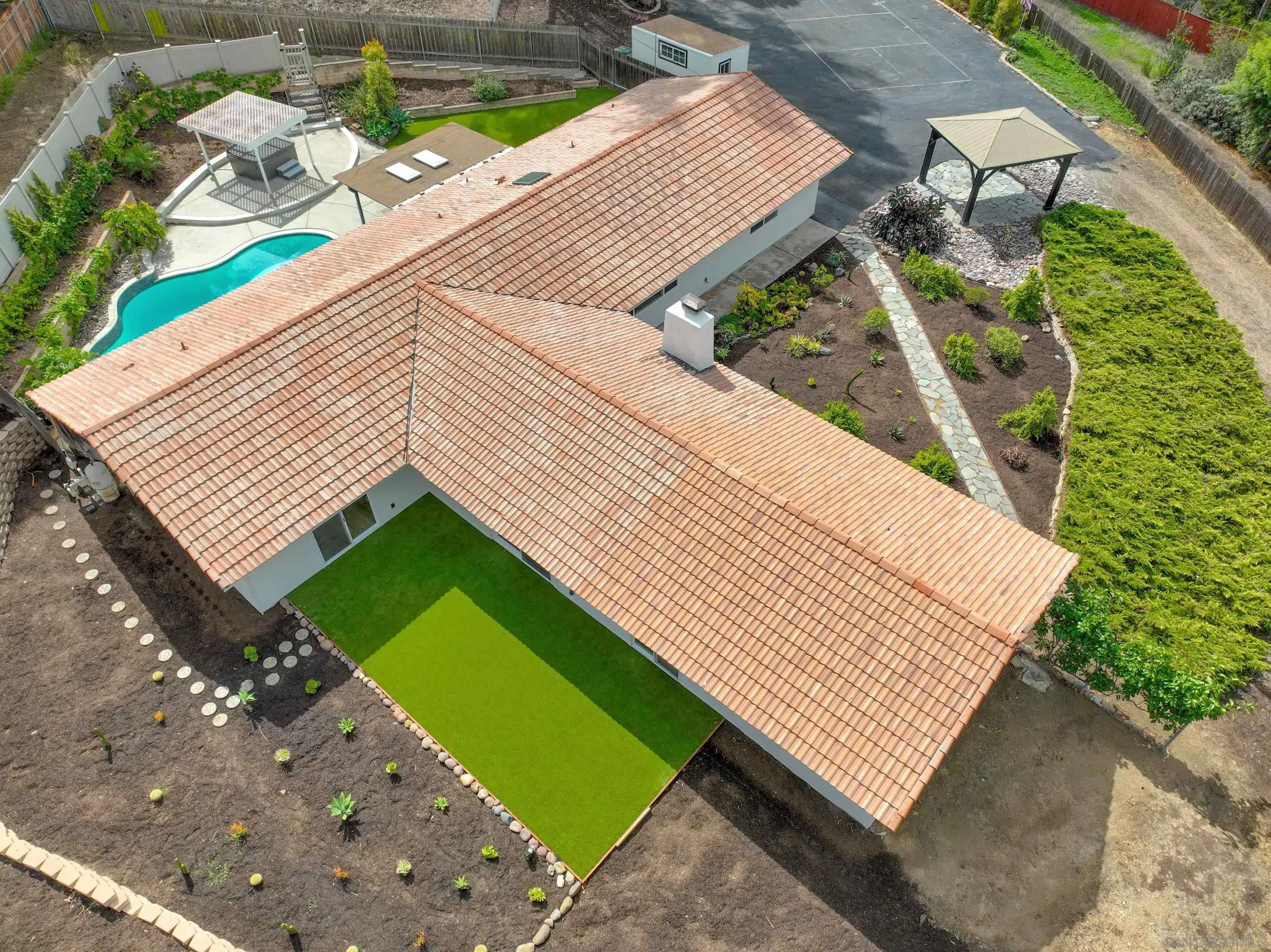https://cdn.realtyfeed.com/cdn/127/250041822/970f8d9cec4614faee51e9bbe4b29639.webp