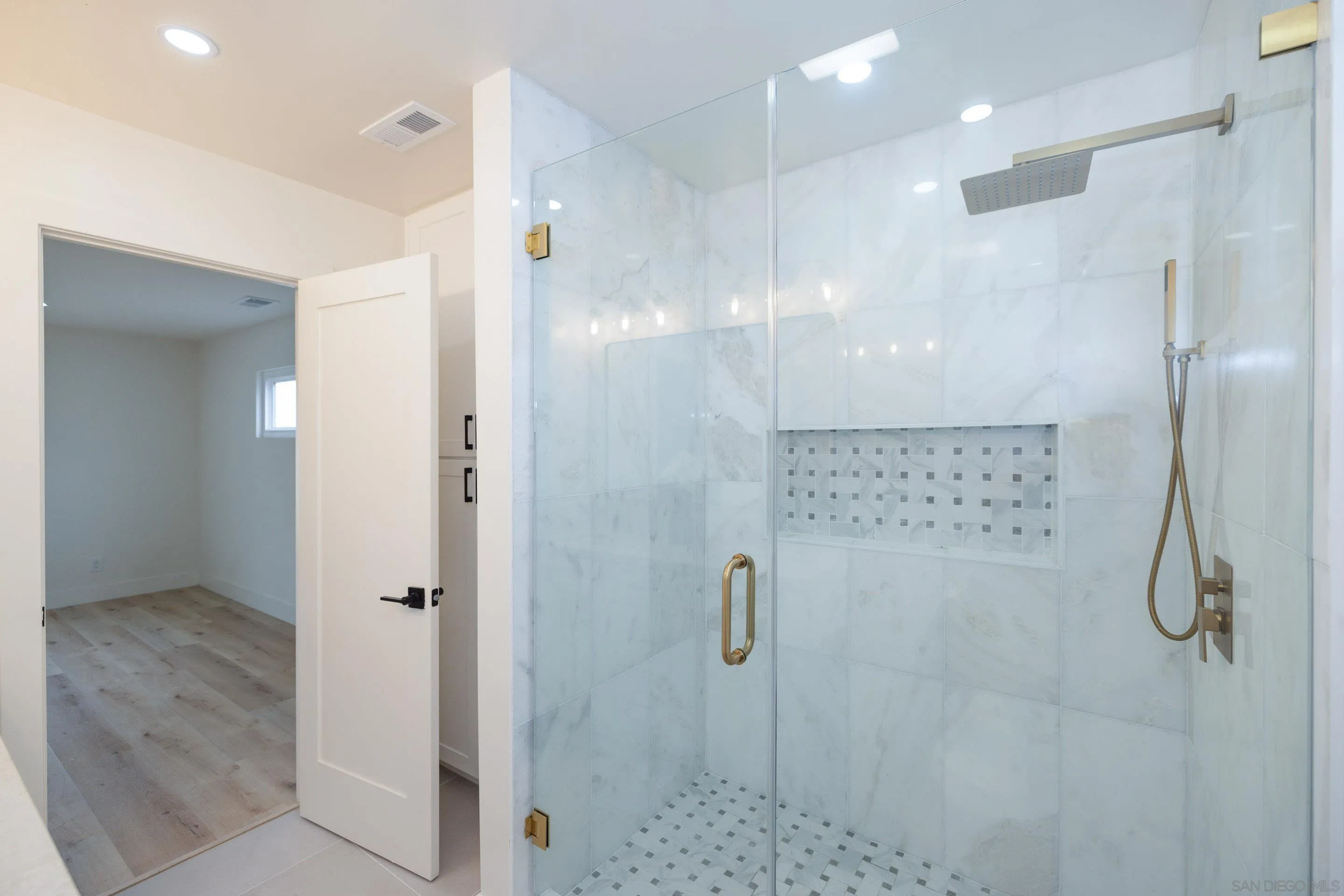 https://cdn.realtyfeed.com/cdn/127/250041822/ac5e5a58d0493ff99ab55b6e54b65e1e.webp