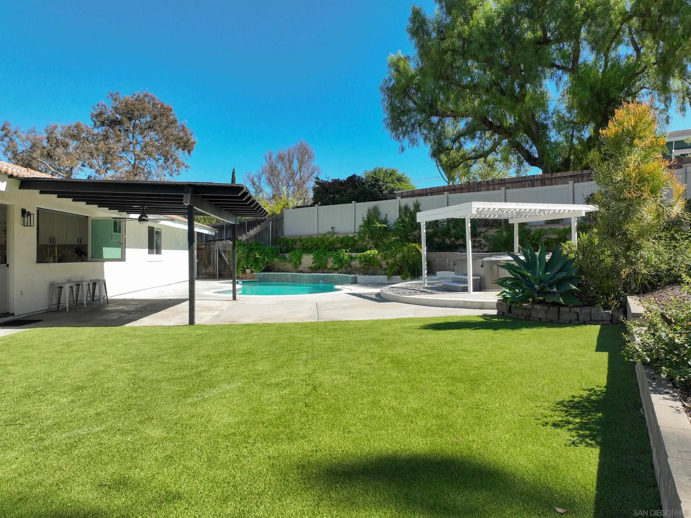 https://cdn.realtyfeed.com/cdn/127/250041822/c8548b2bb28e22cf1267e3cec3551293.webp