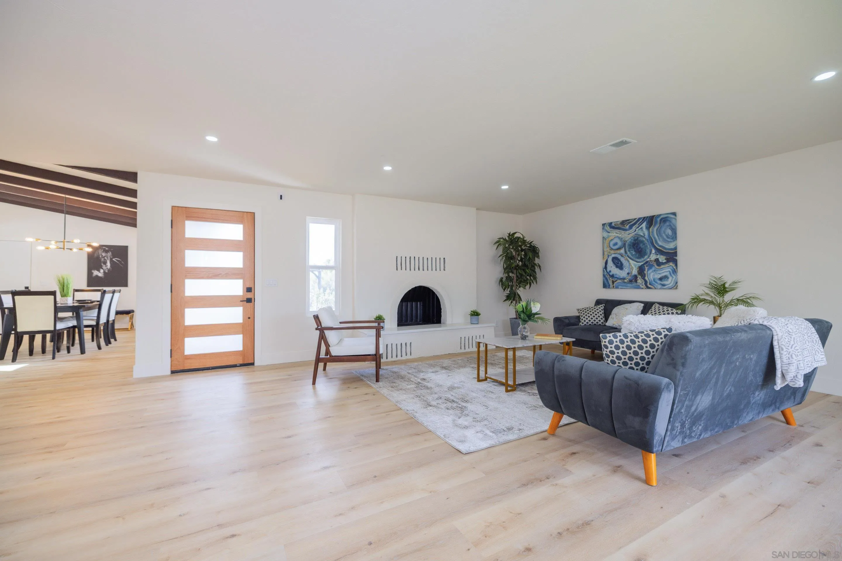 https://cdn.realtyfeed.com/cdn/127/250041822/f1e2e896e0b3ea034581f600ac0f78af.webp