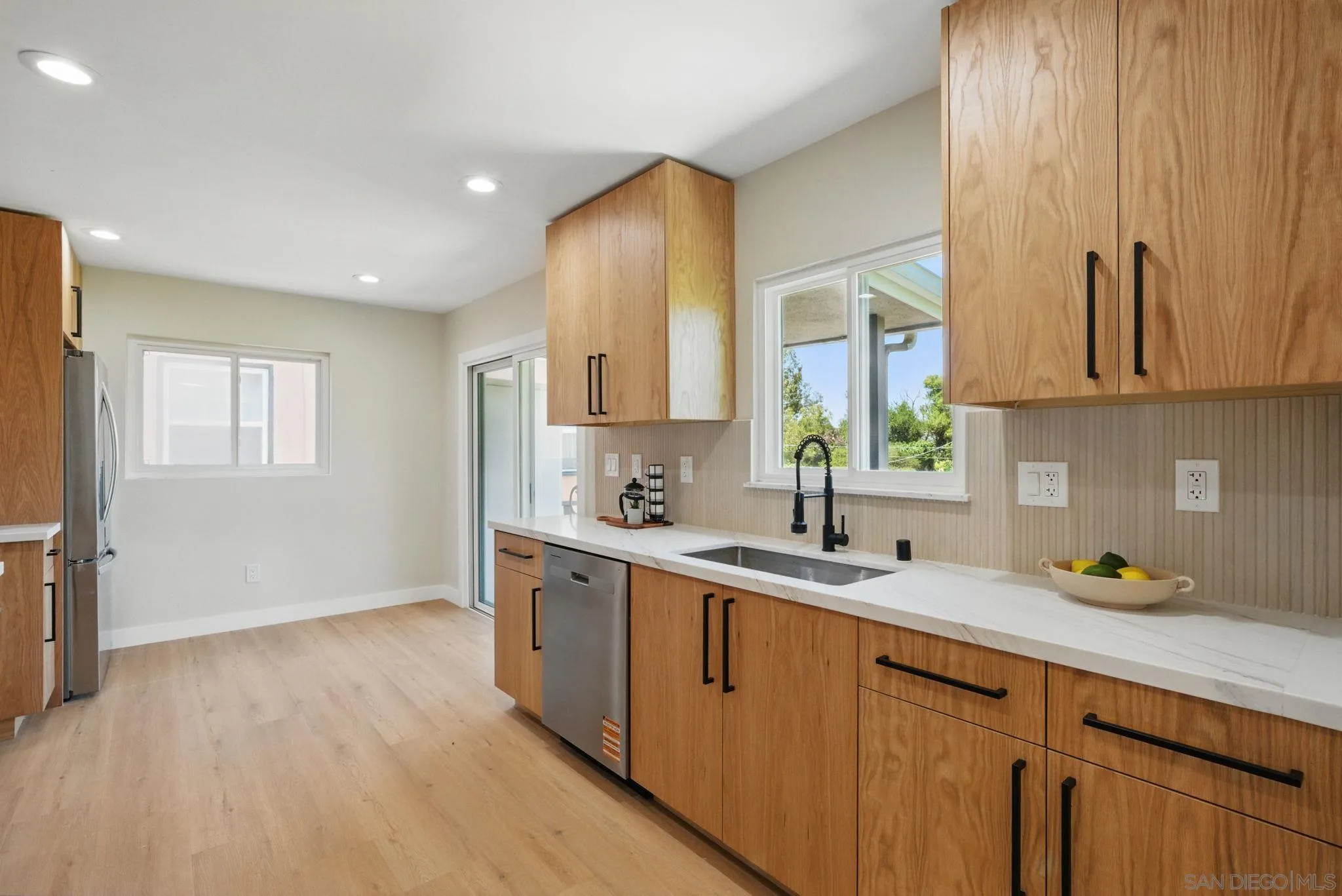 https://cdn.realtyfeed.com/cdn/127/250041824/49b7e330be8a8d076f67047af5be0b6f.webp