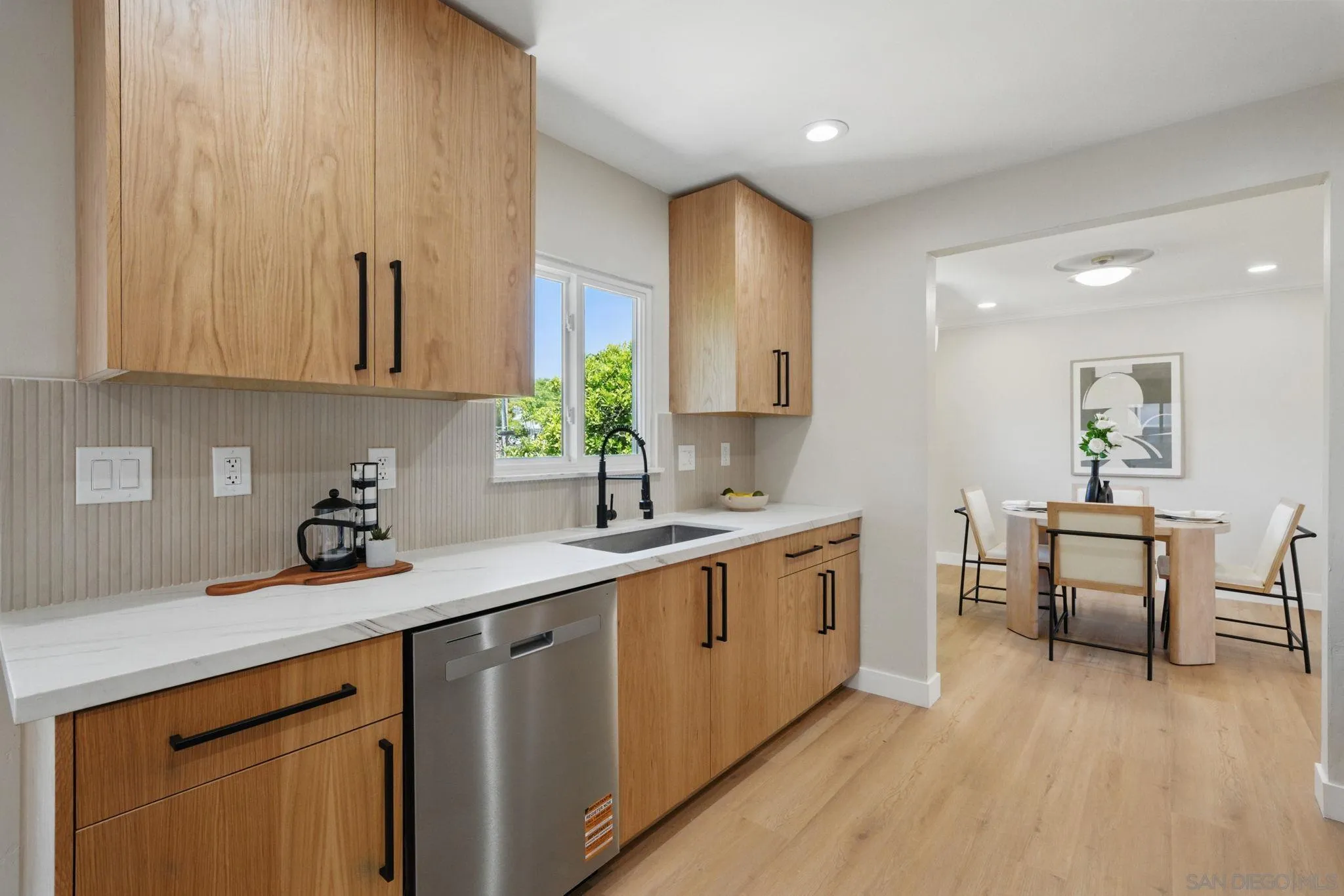 https://cdn.realtyfeed.com/cdn/127/250041824/98856f3d29b6428b5370d22c8895dd64.webp