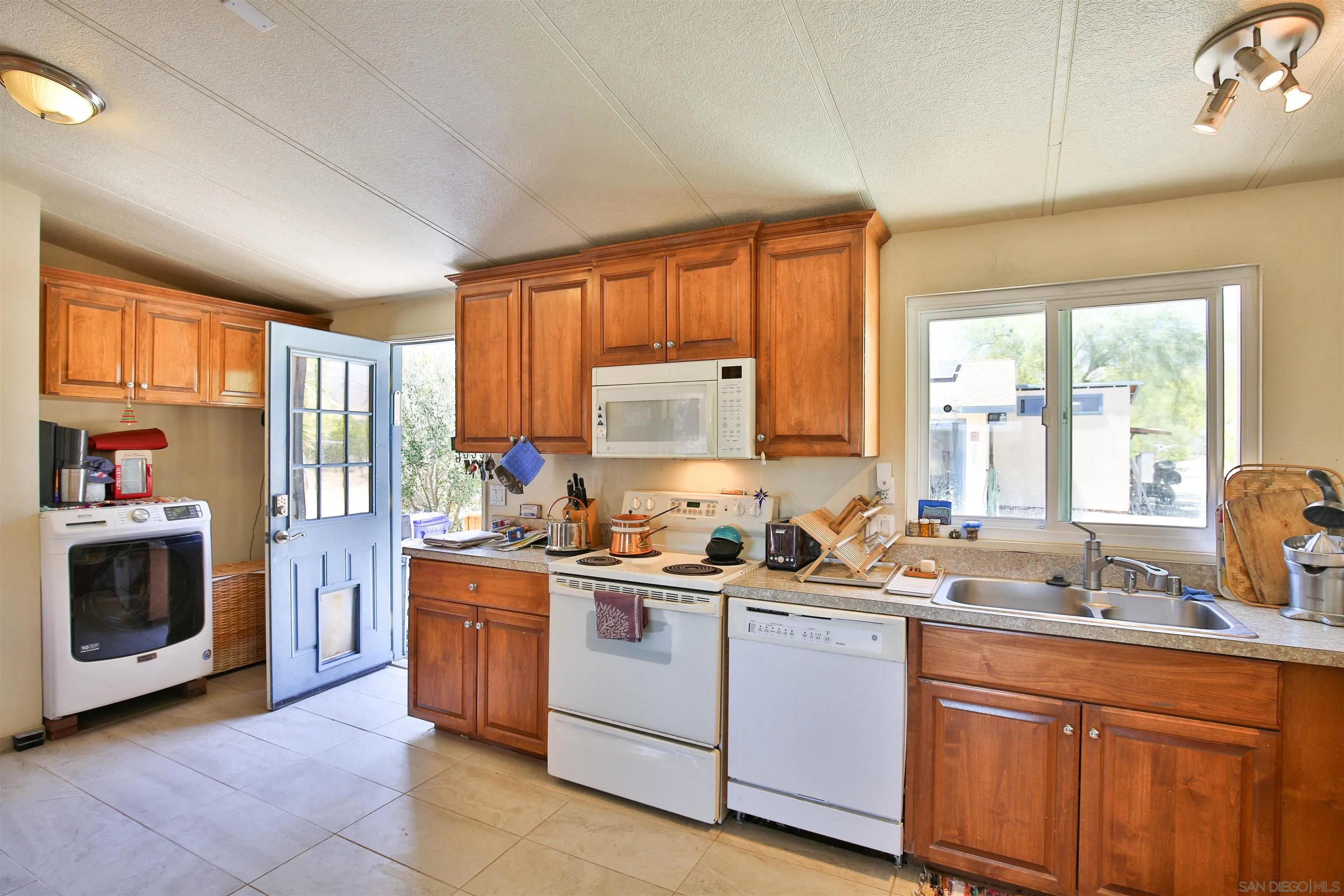 https://cdn.realtyfeed.com/cdn/127/250041827/56106b4a7c7871a6eac65da654f64f8a.webp