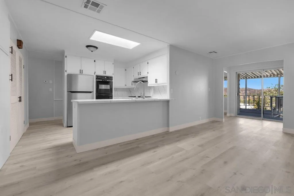 https://cdn.realtyfeed.com/cdn/127/250041829/cf6a32c8db54f1a50feeb6028a18080c.webp