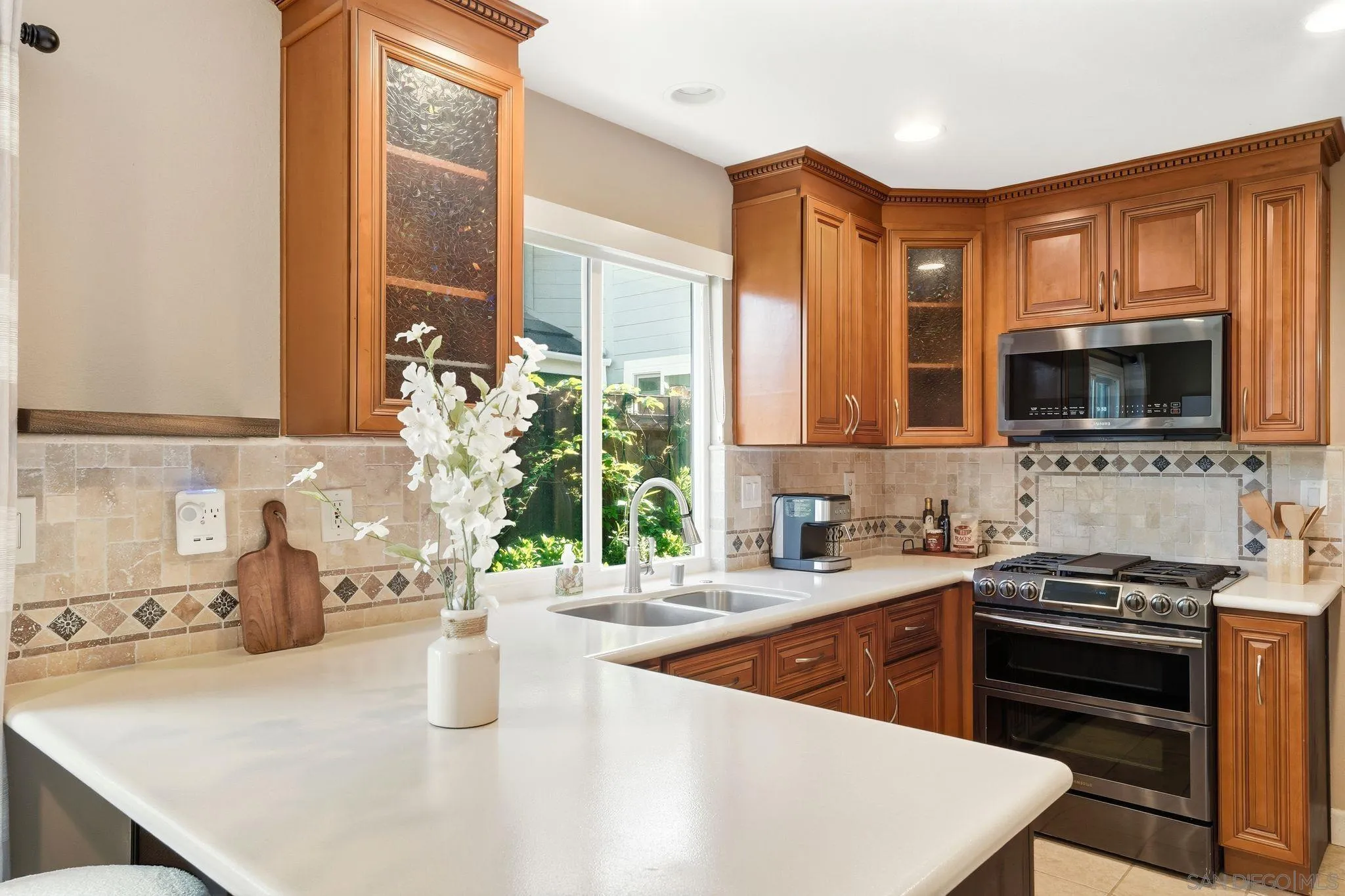 https://cdn.realtyfeed.com/cdn/127/250041831/446c9e1ce61b776d2425d8057a1e1685.webp