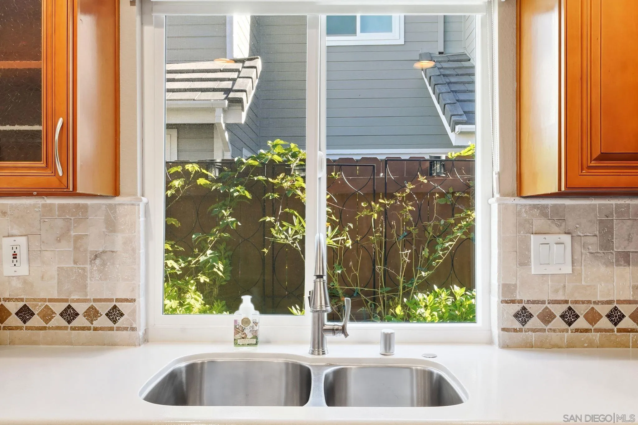 https://cdn.realtyfeed.com/cdn/127/250041831/a3414f95fc7eeeb1737b982627dcf1a2.webp
