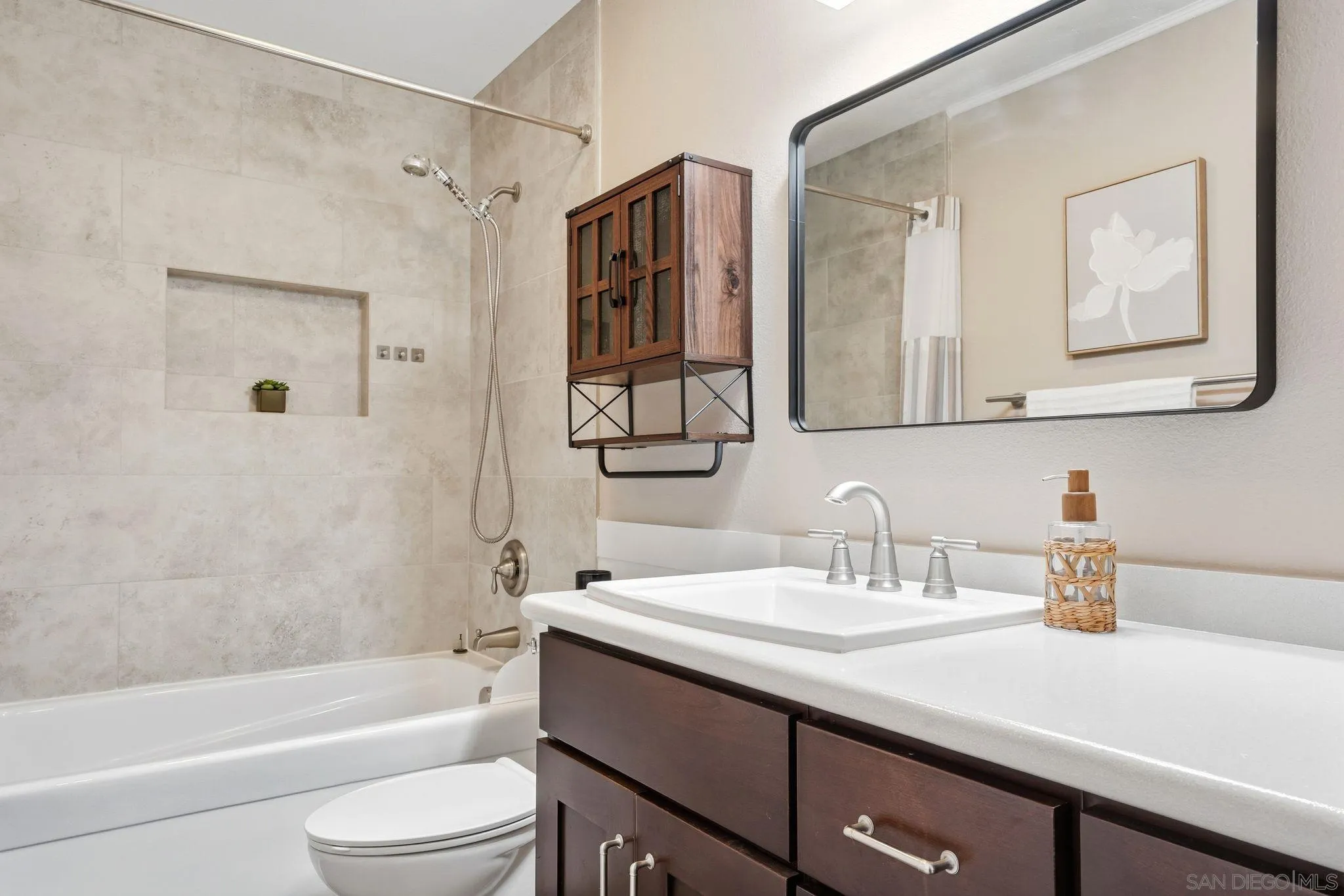 https://cdn.realtyfeed.com/cdn/127/250041831/aa4f9c92da38e4f7261bdda534917f88.webp