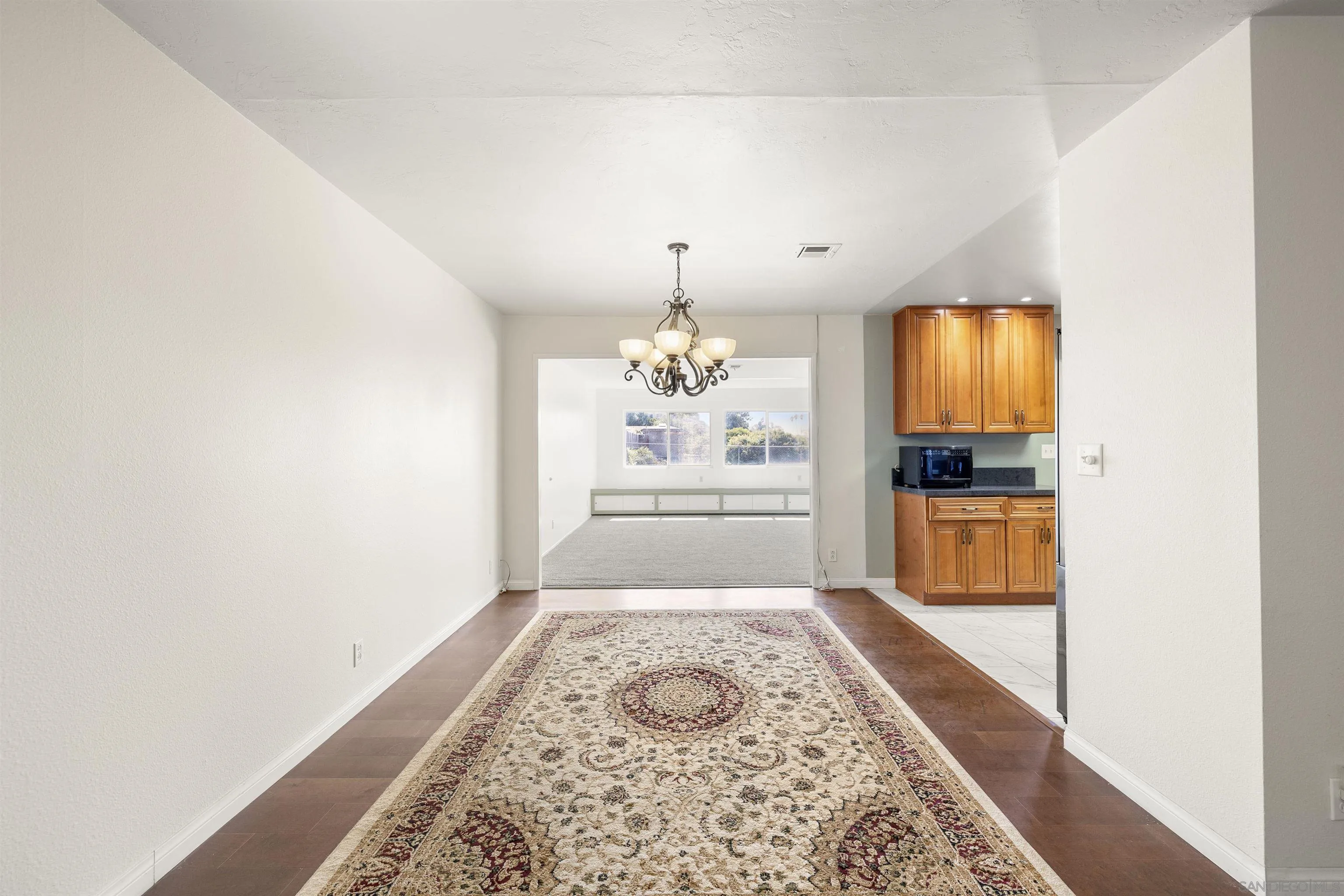 https://cdn.realtyfeed.com/cdn/127/250041834/7c4b9f51fe8671a6a22175db0afa5b33.webp
