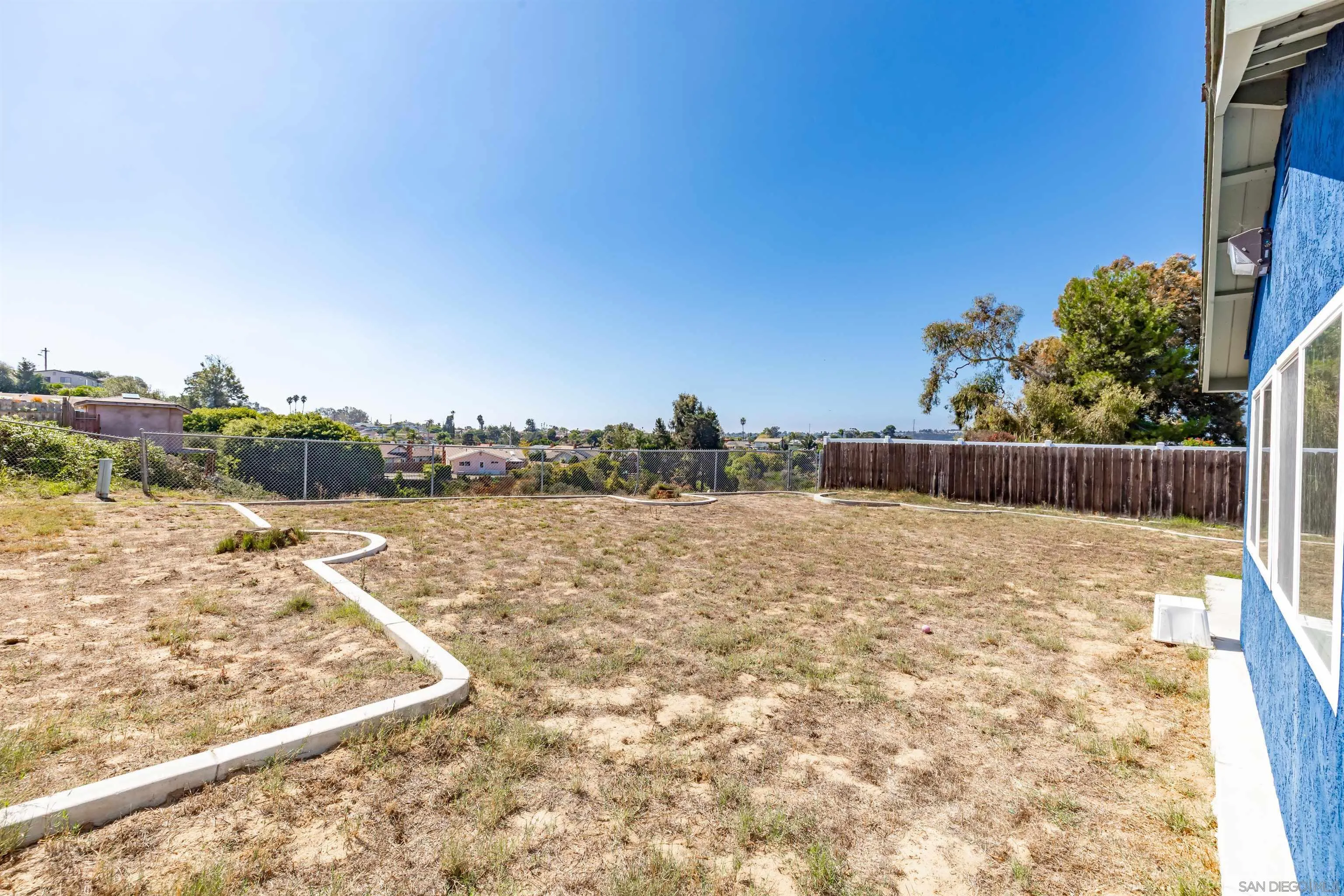 https://cdn.realtyfeed.com/cdn/127/250041834/8a897962f4458436e3047c0d79f3d042.webp
